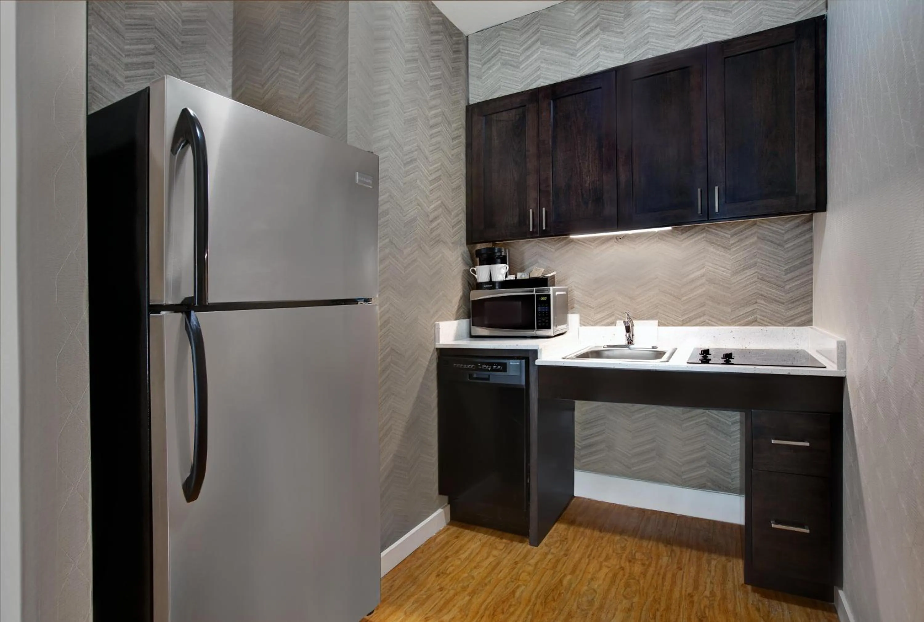 Kitchen or kitchenette in Homewood Suites by Hilton Chicago-Lincolnshire
