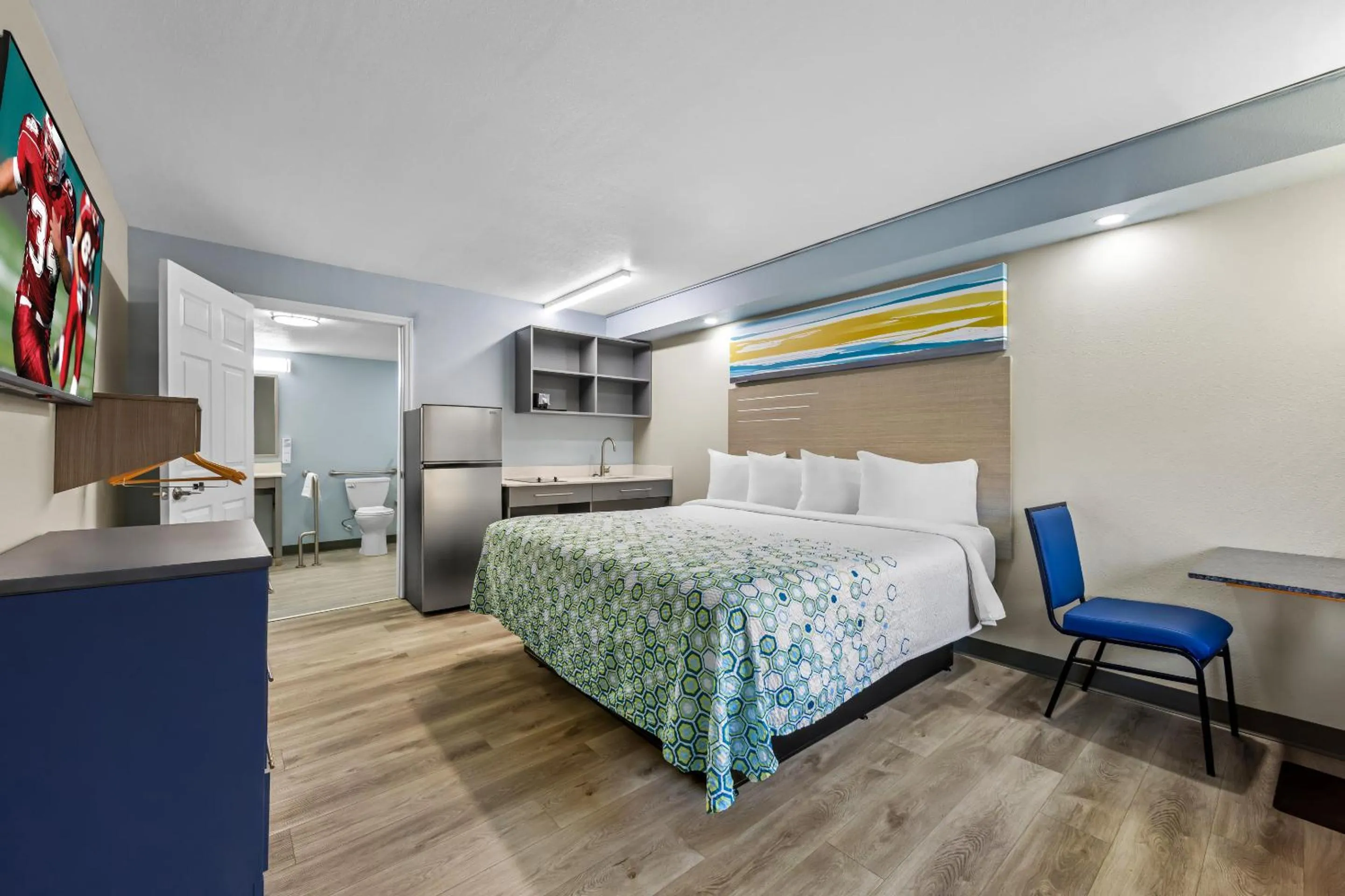 Photo of the whole room, Bed in HomeTowne Studios by Red Roof Athens, TN