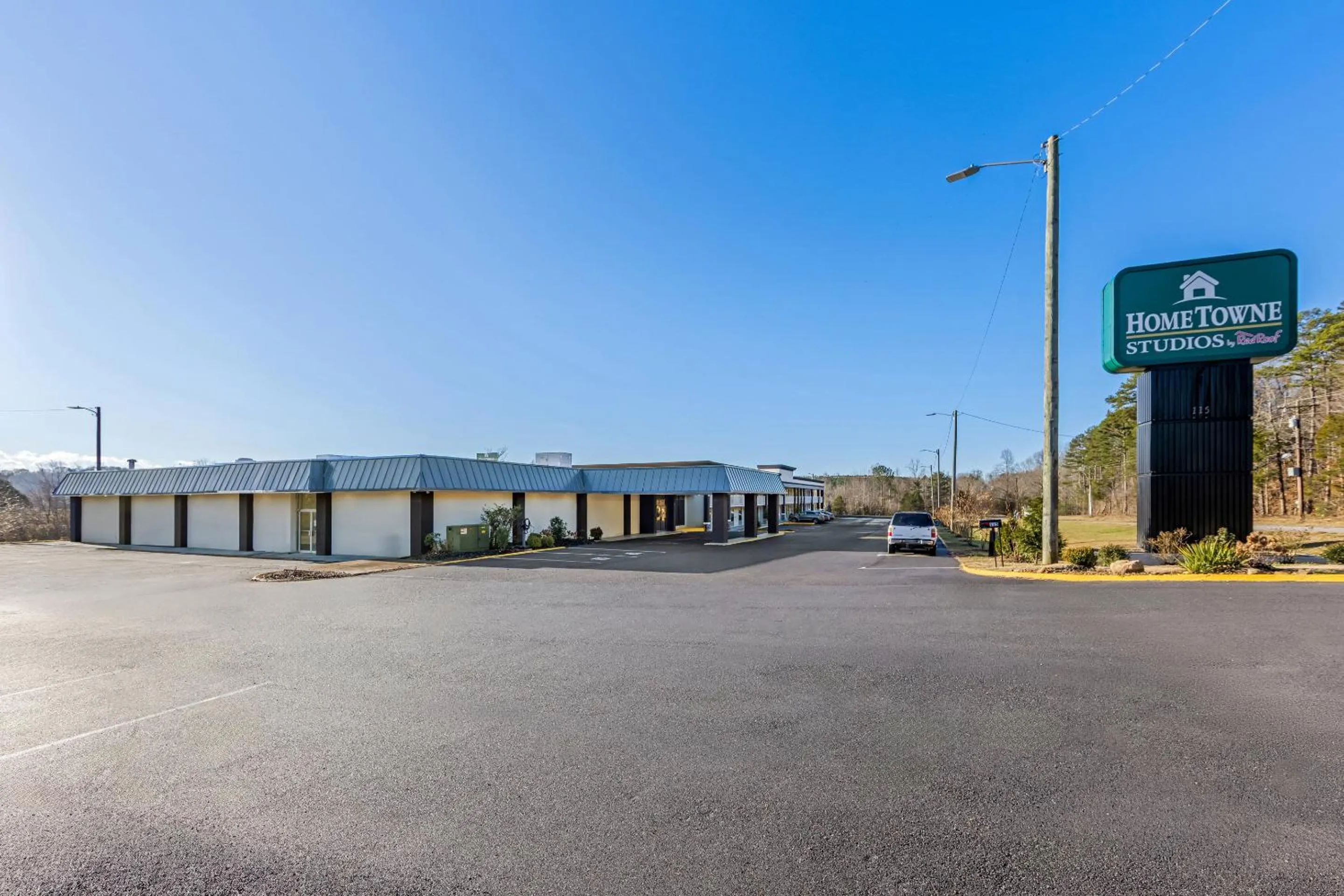 HomeTowne Studios by Red Roof Athens, TN