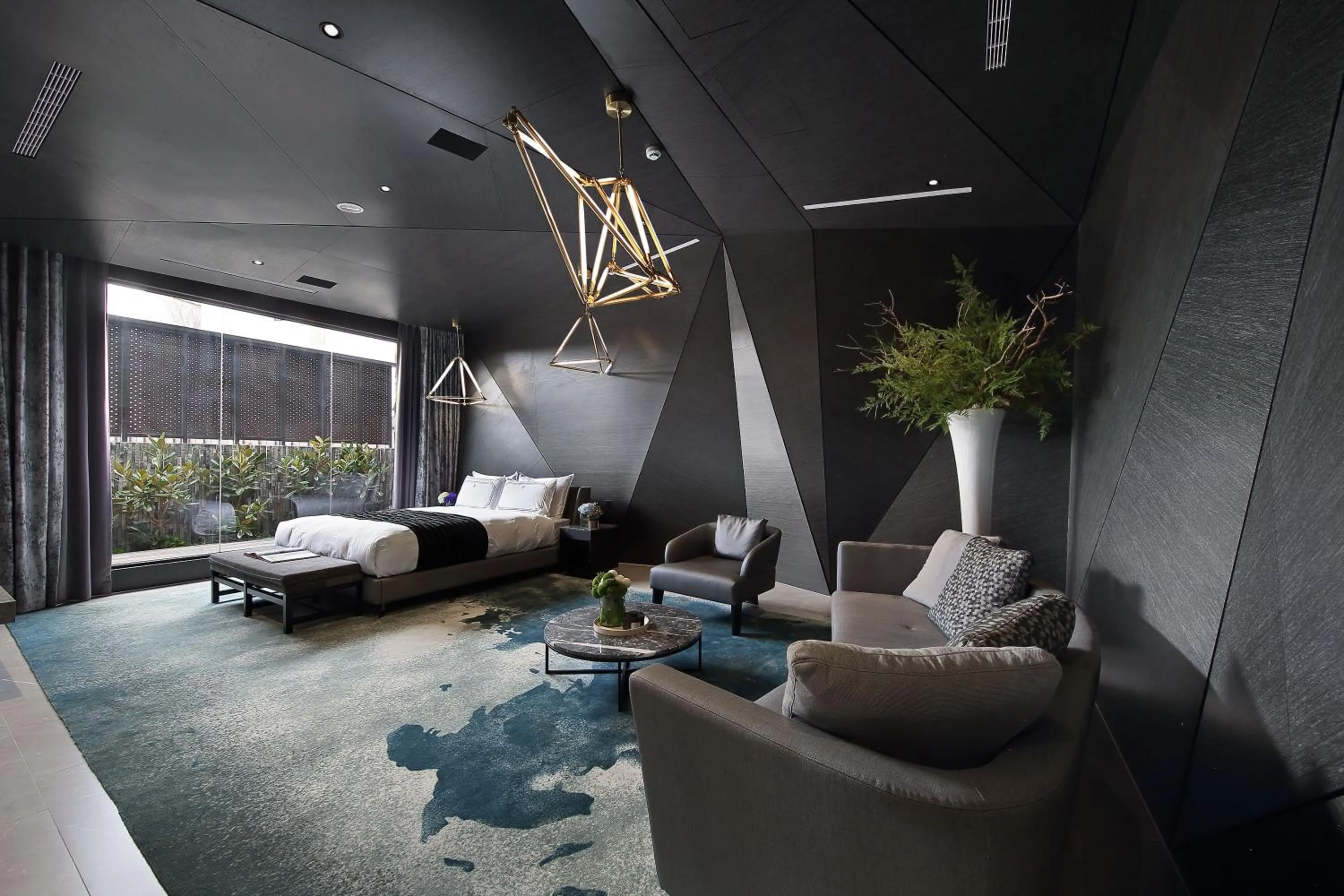 Bed in Ease Motel Taichung