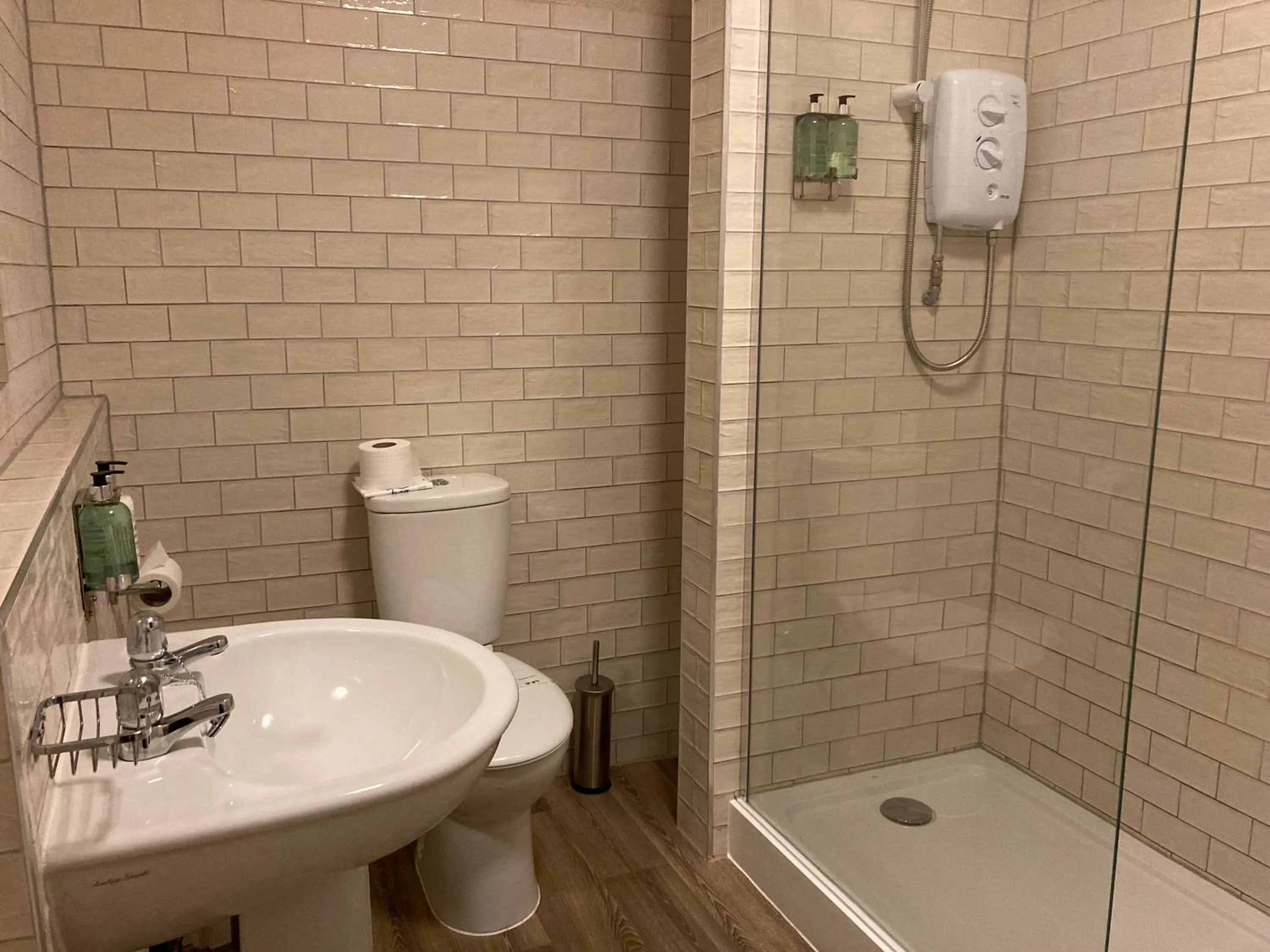 Shower in Tullie Inn