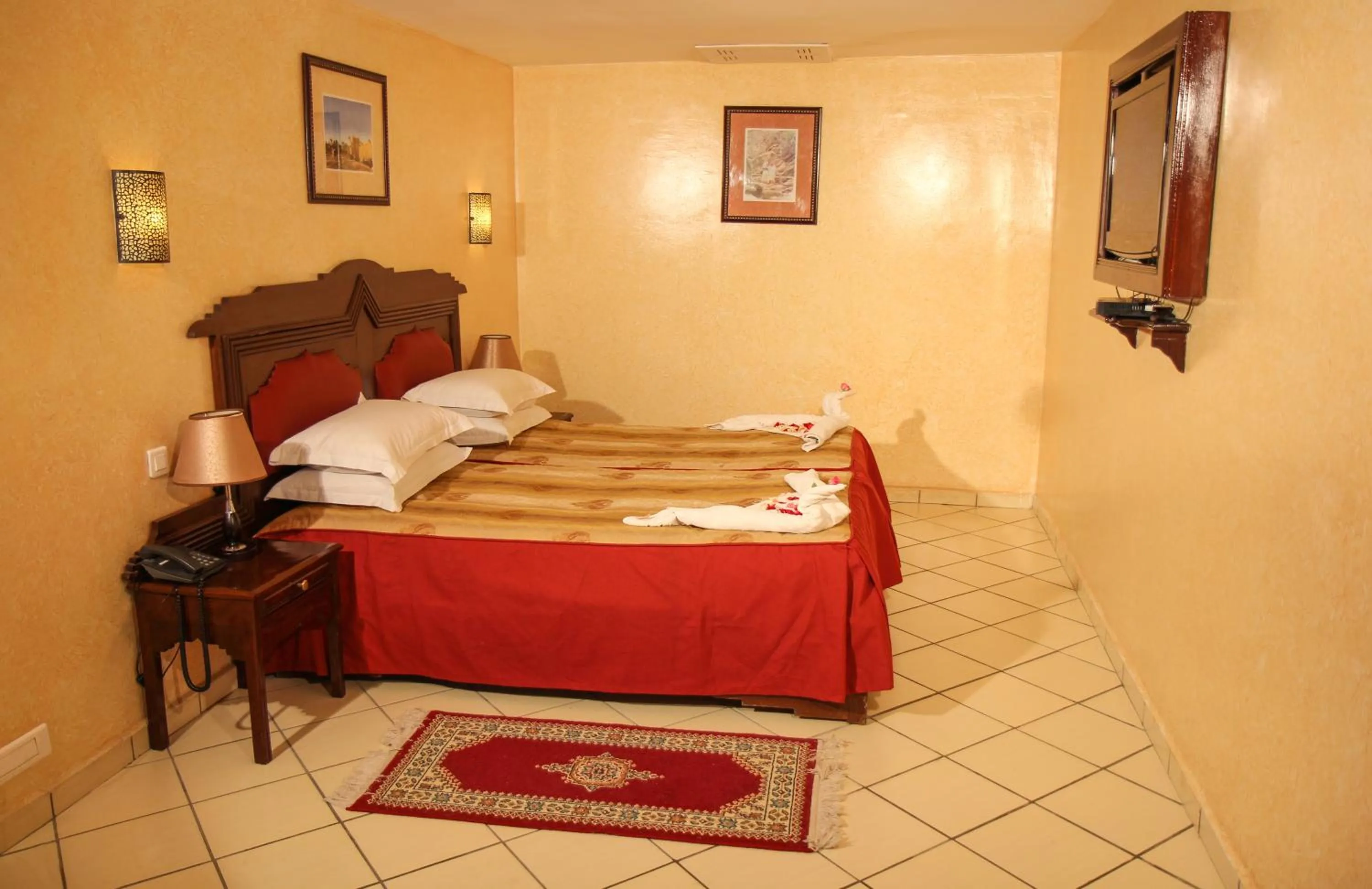 Bedroom in New Farah Hotel