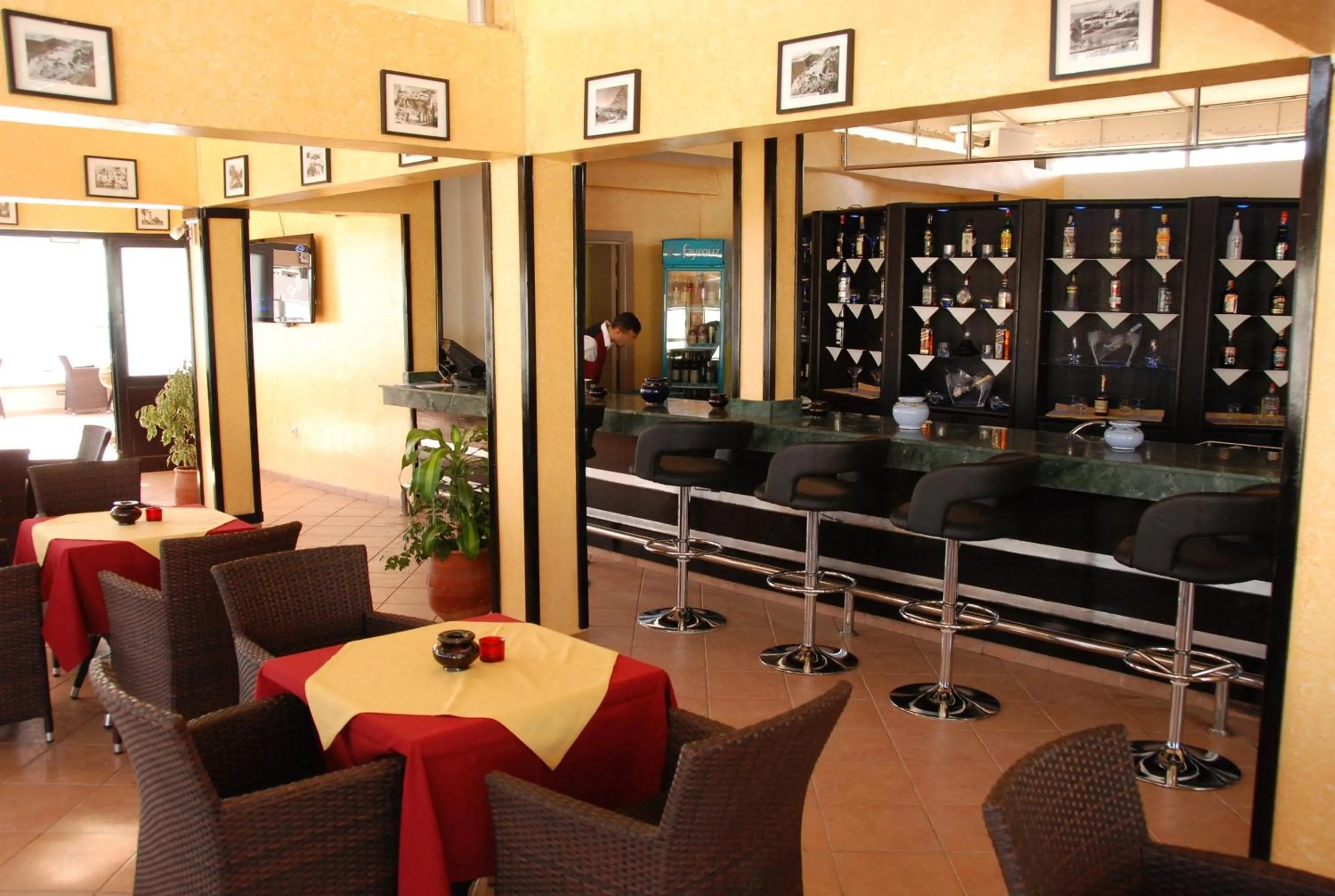 Lounge or bar in New Farah Hotel