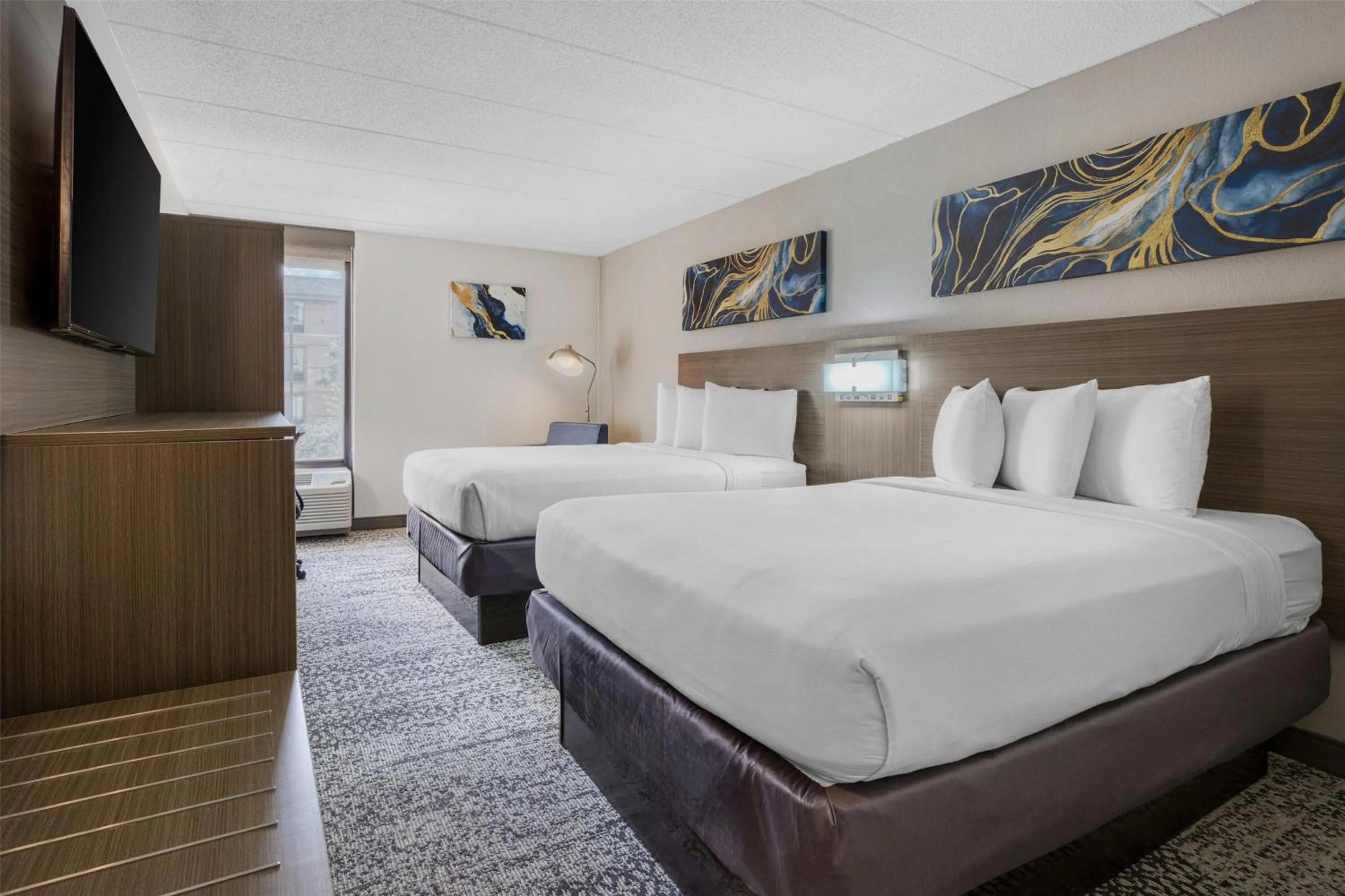 Bedroom, Bed in SureStay Plus Hotel by Best Western Chicago Lombard