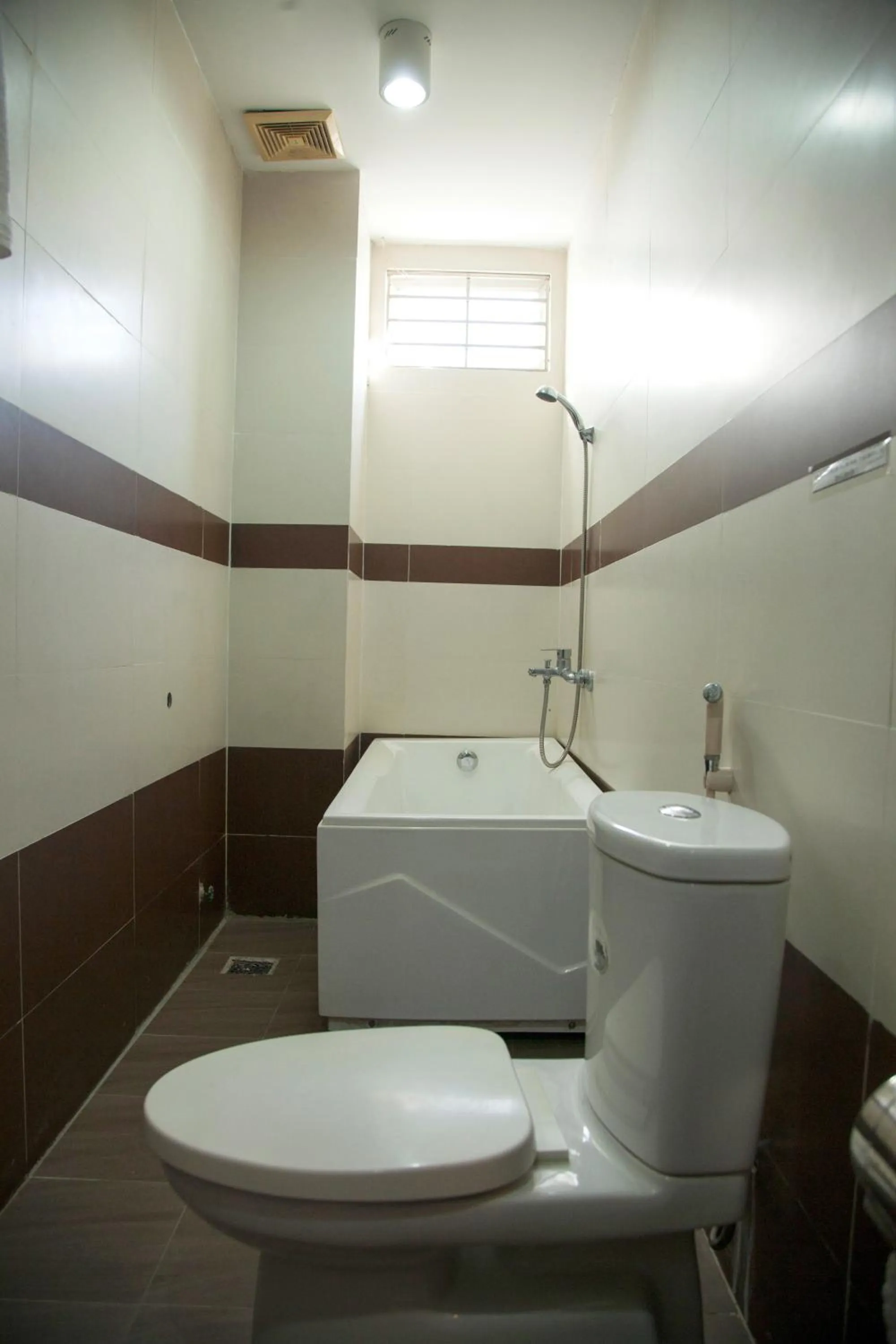 Bathroom in Hoang Thuy Sinh Hotel