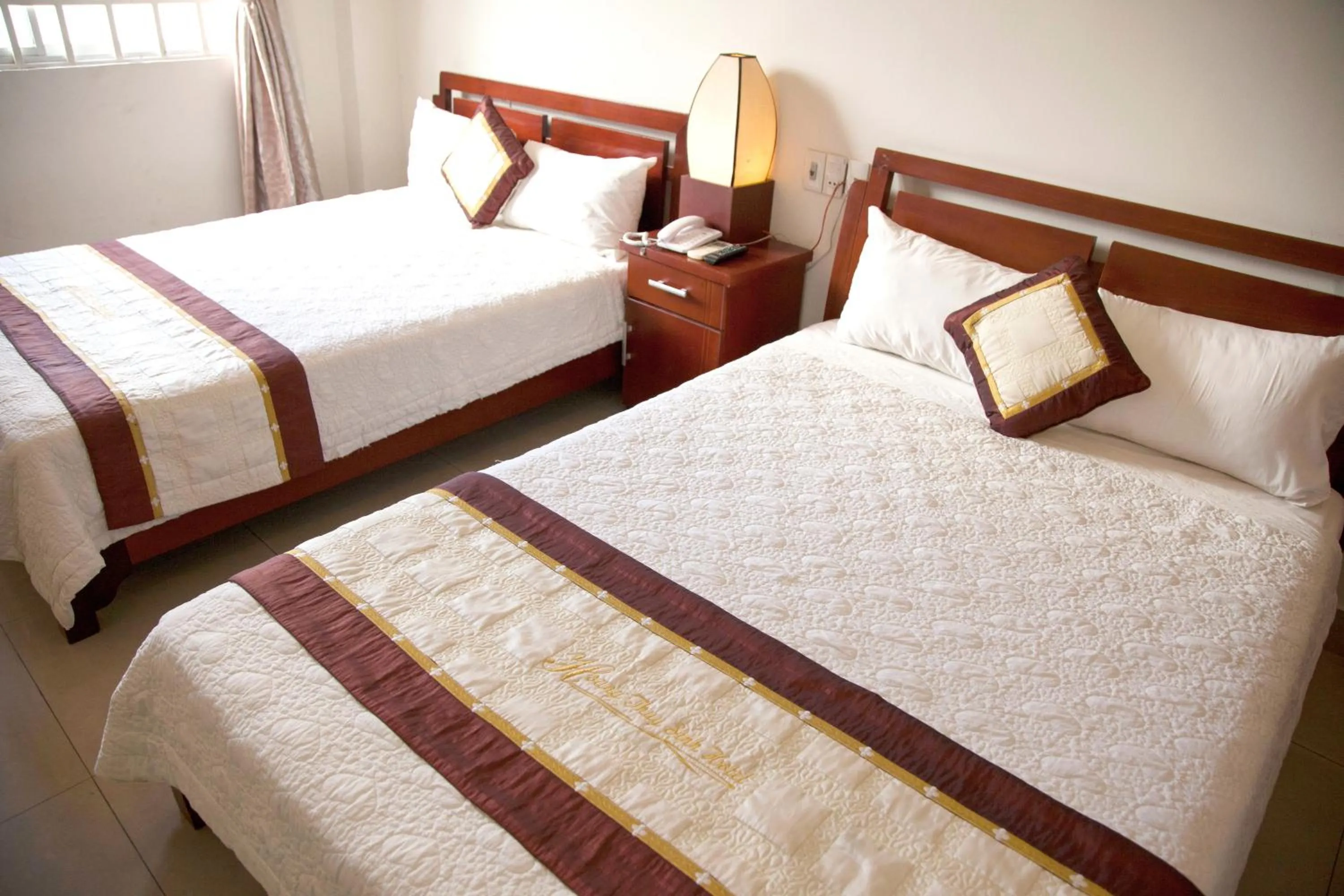 Bed in Hoang Thuy Sinh Hotel