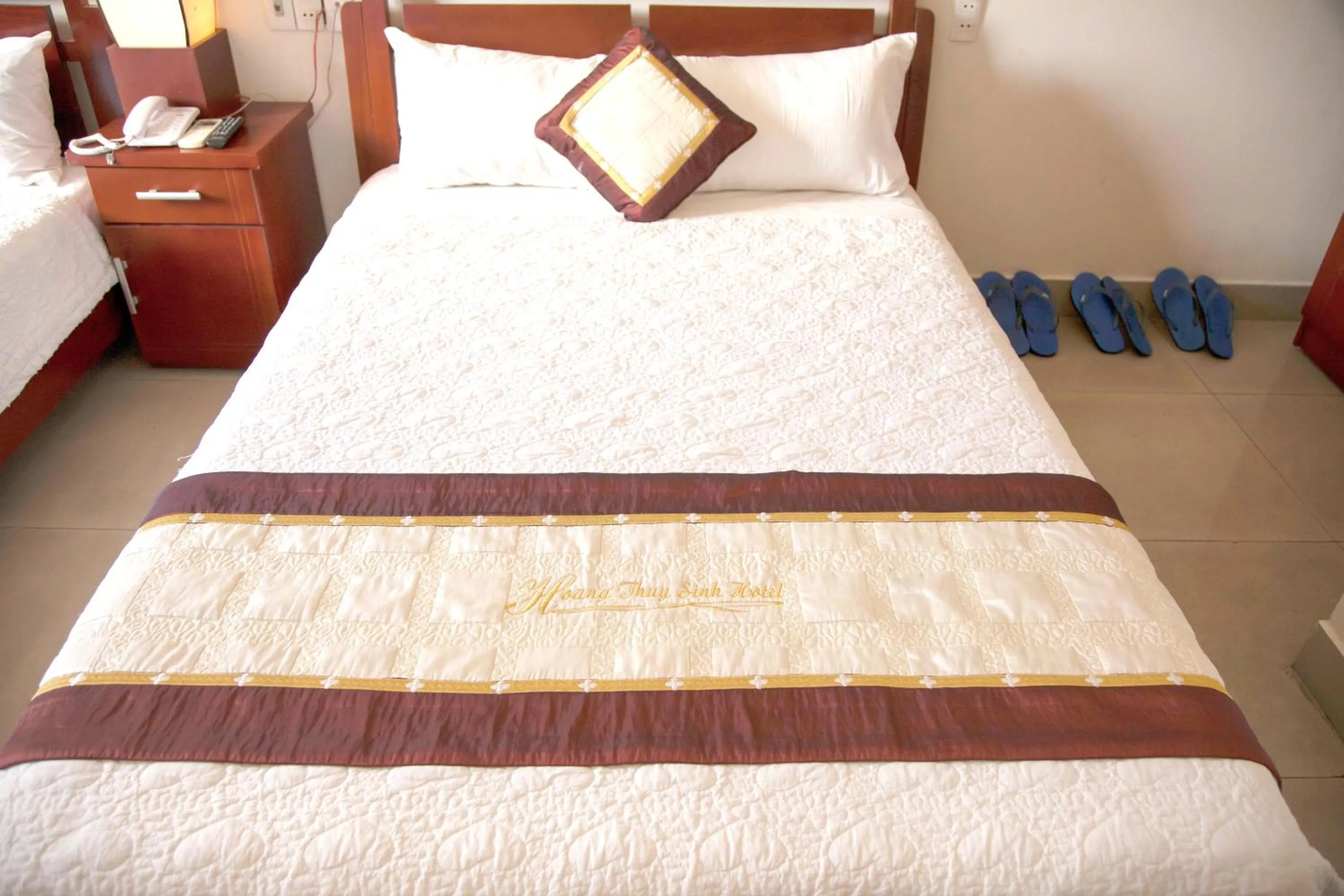 Bed in Hoang Thuy Sinh Hotel