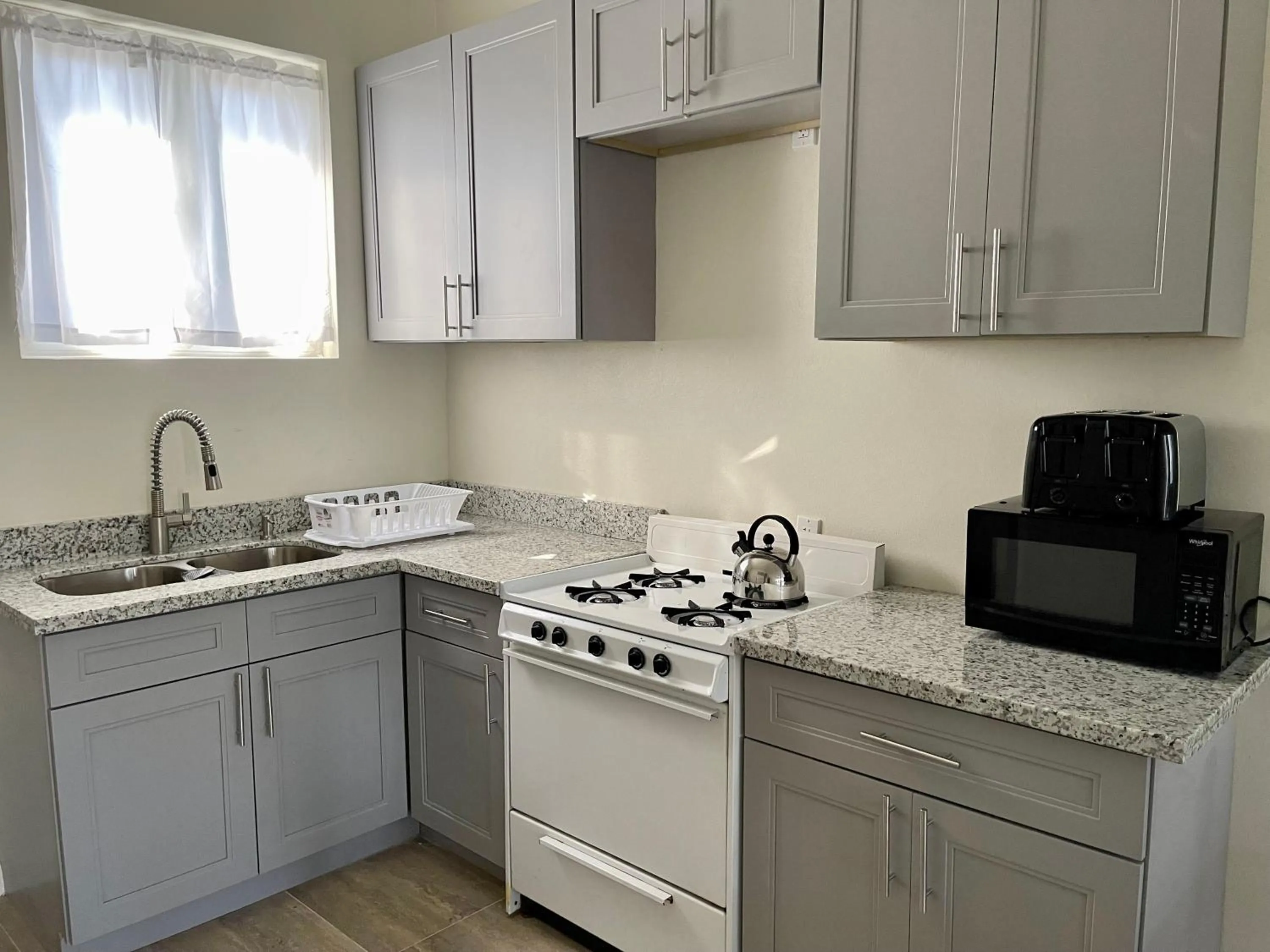 Kitchen or kitchenette in Dawson’s Hideaway