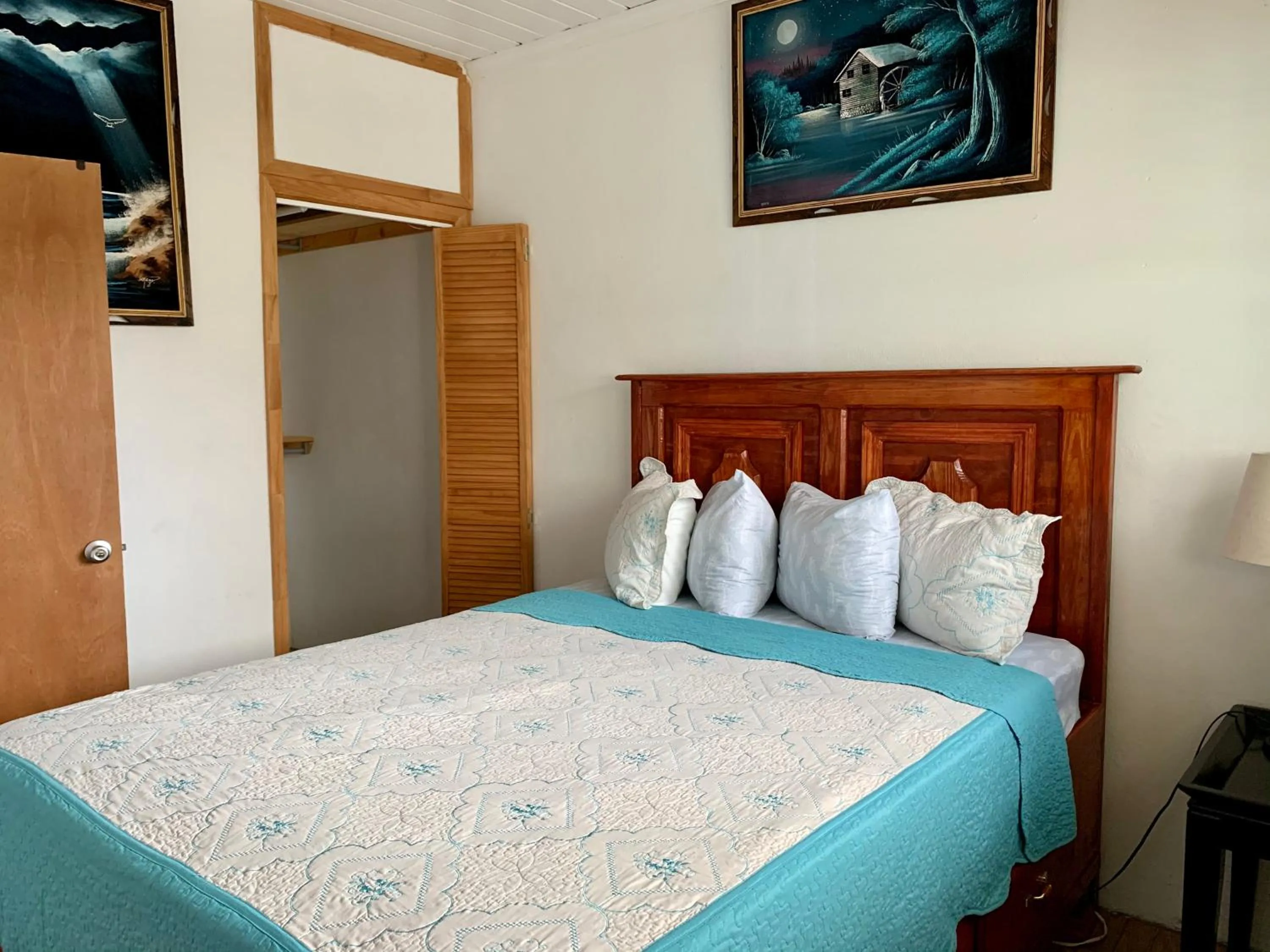 Bedroom, Bed in Dawson’s Hideaway