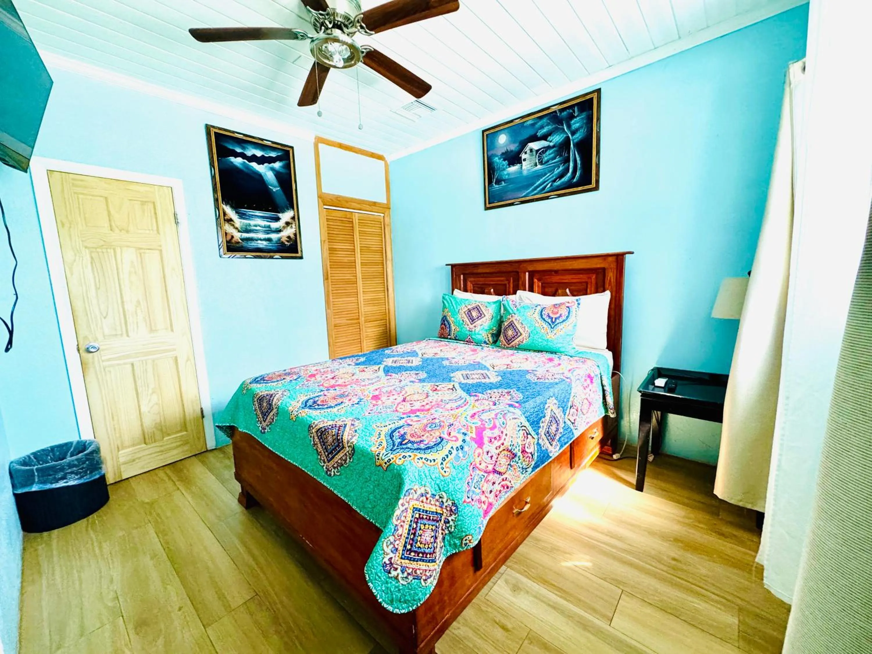 Bed in Dawson’s Hideaway