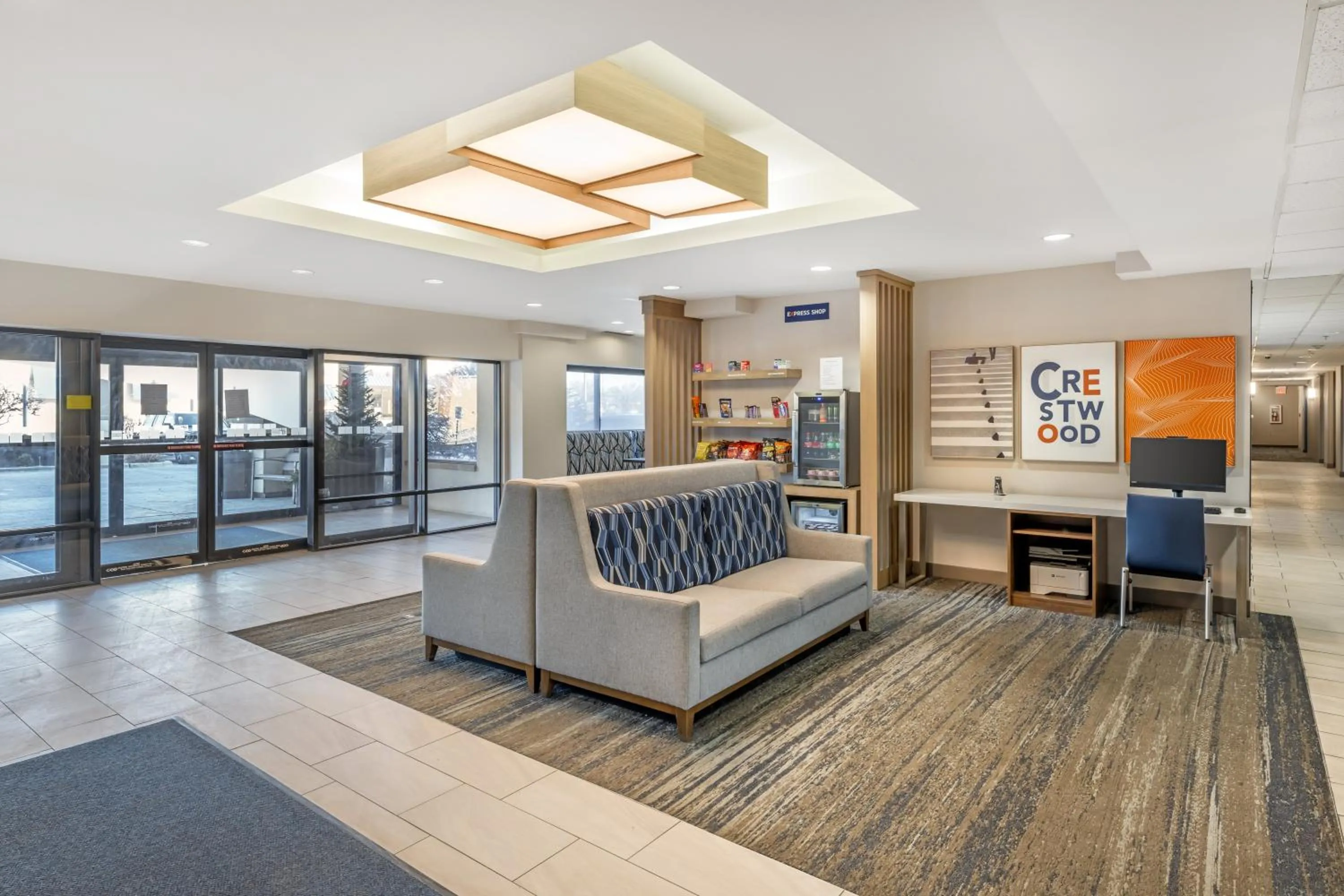 Lobby or reception in Holiday Inn Express Crestwood by IHG