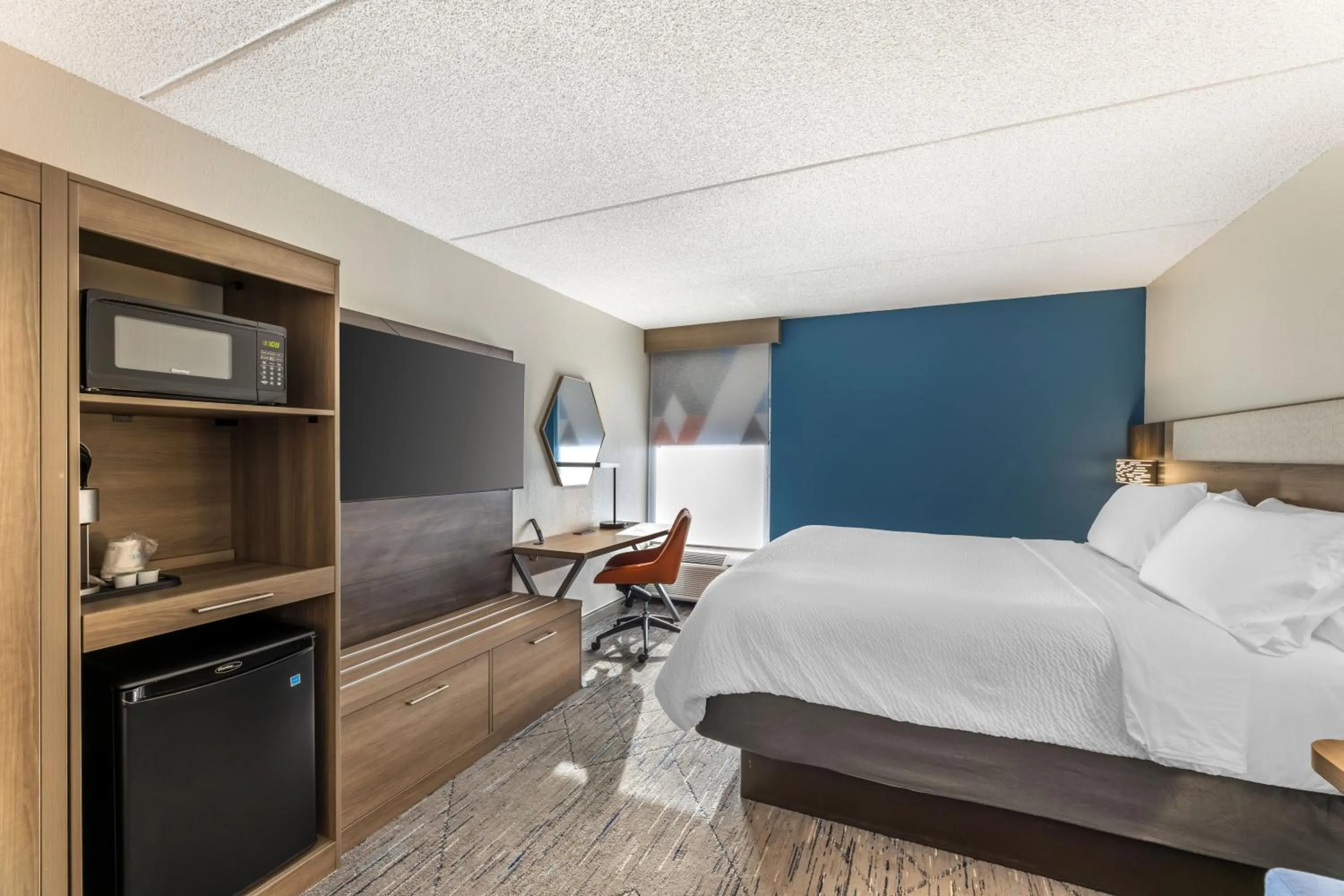Bedroom, Bed in Holiday Inn Express Crestwood by IHG