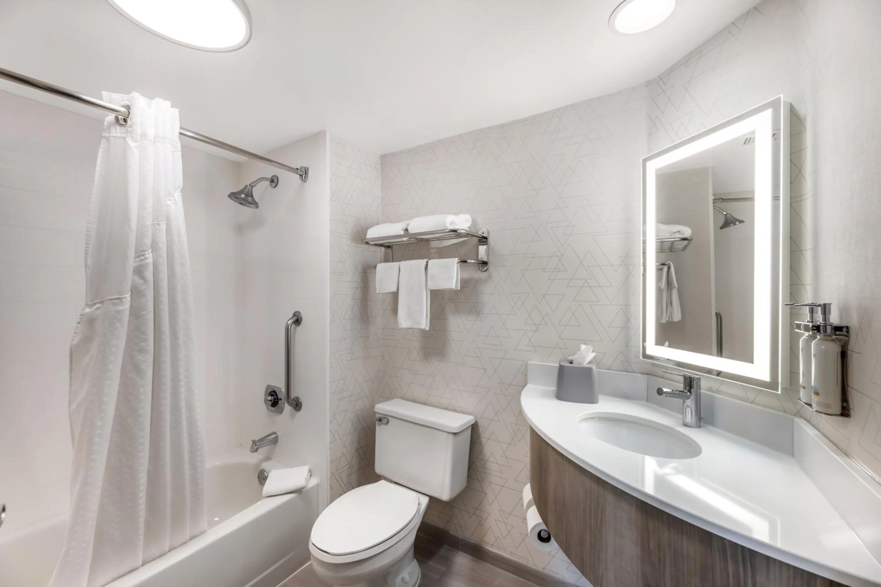 Bathroom in Holiday Inn Express Crestwood by IHG