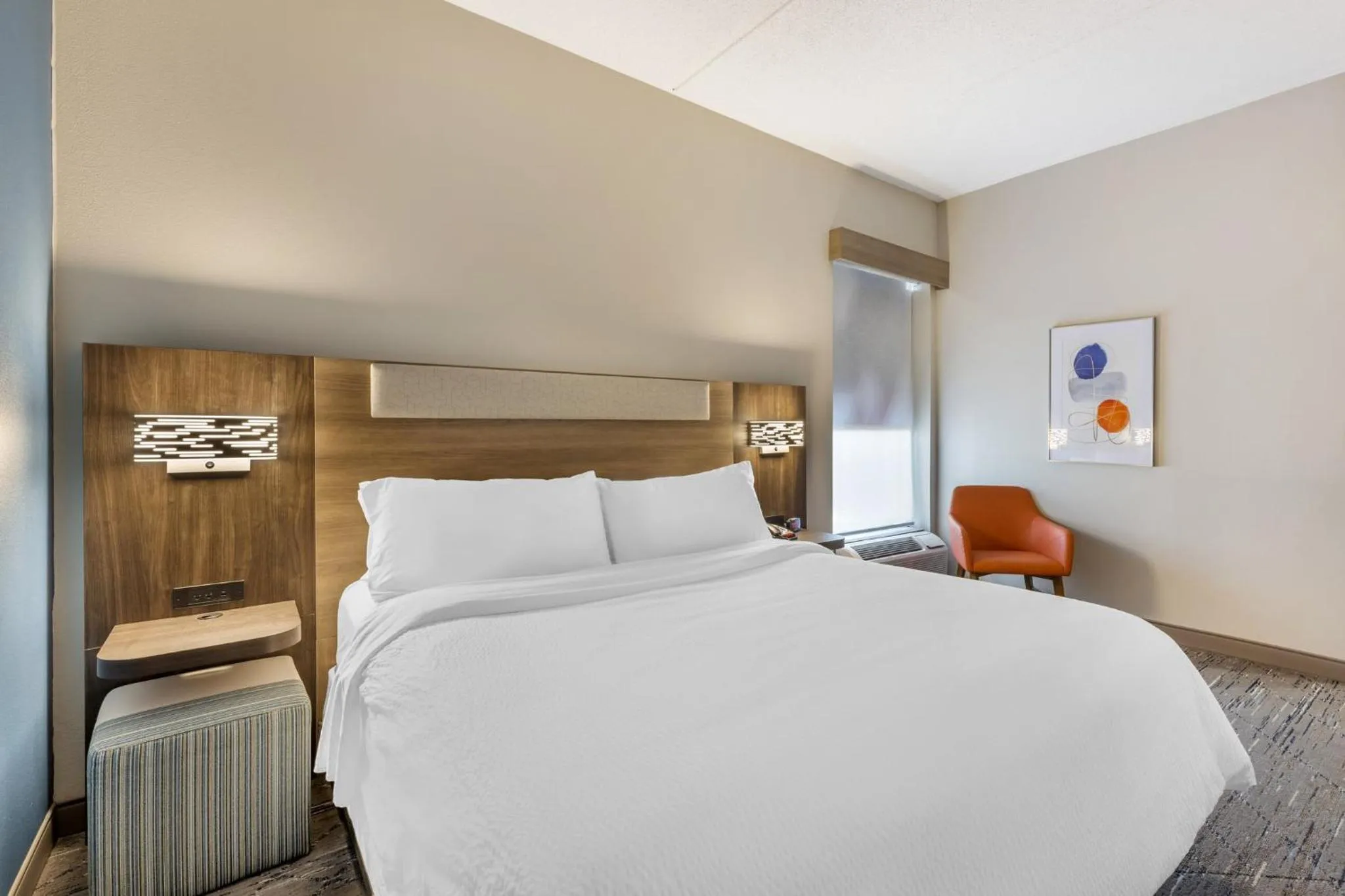 Photo of the whole room, Bed in Holiday Inn Express Crestwood by IHG