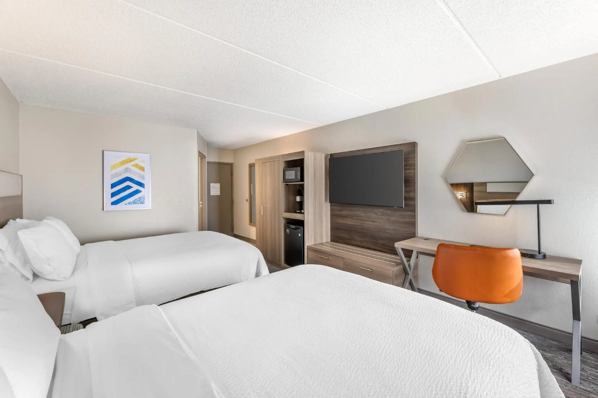 Photo of the whole room, Bed in Holiday Inn Express Crestwood by IHG