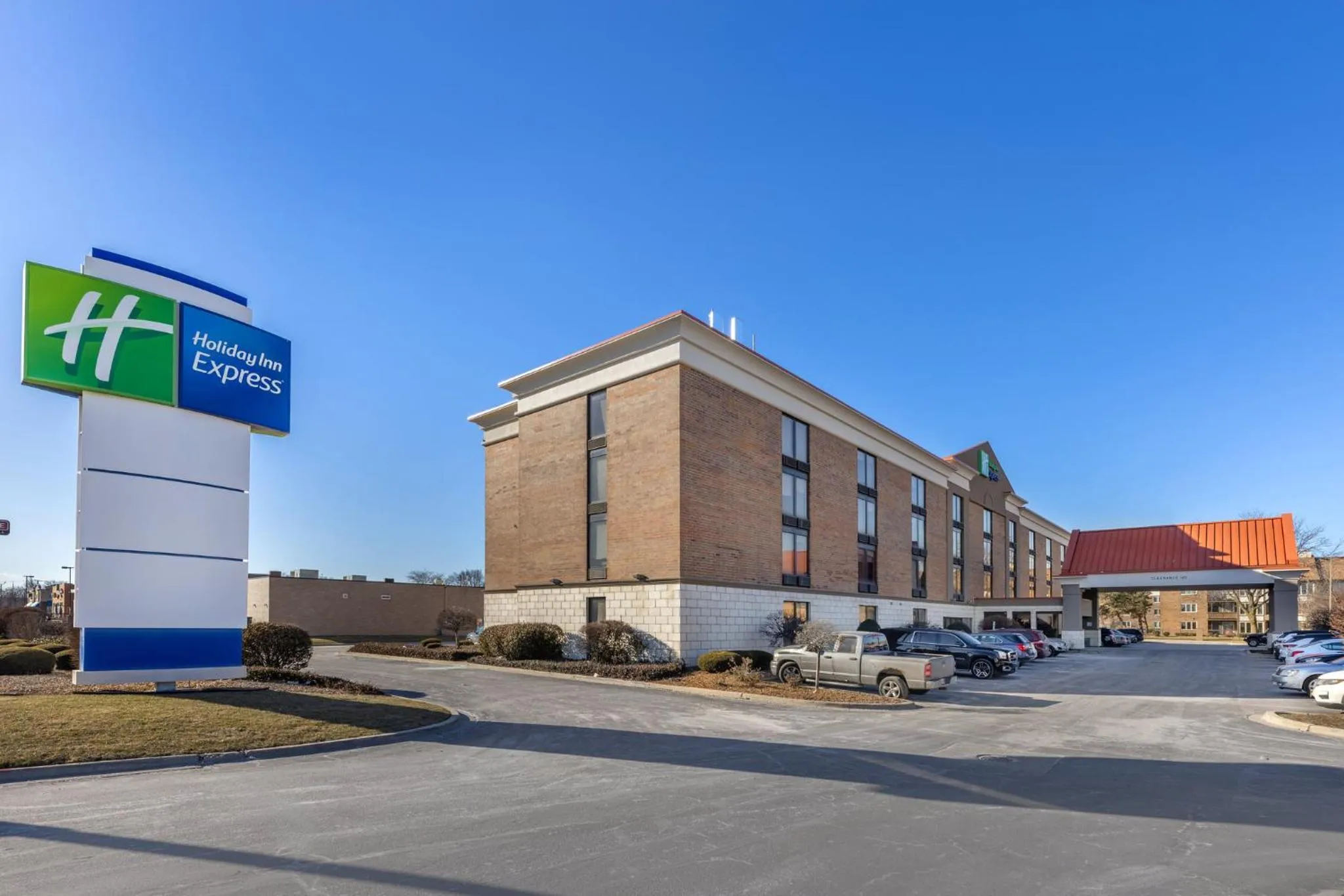 Property building in Holiday Inn Express Crestwood by IHG