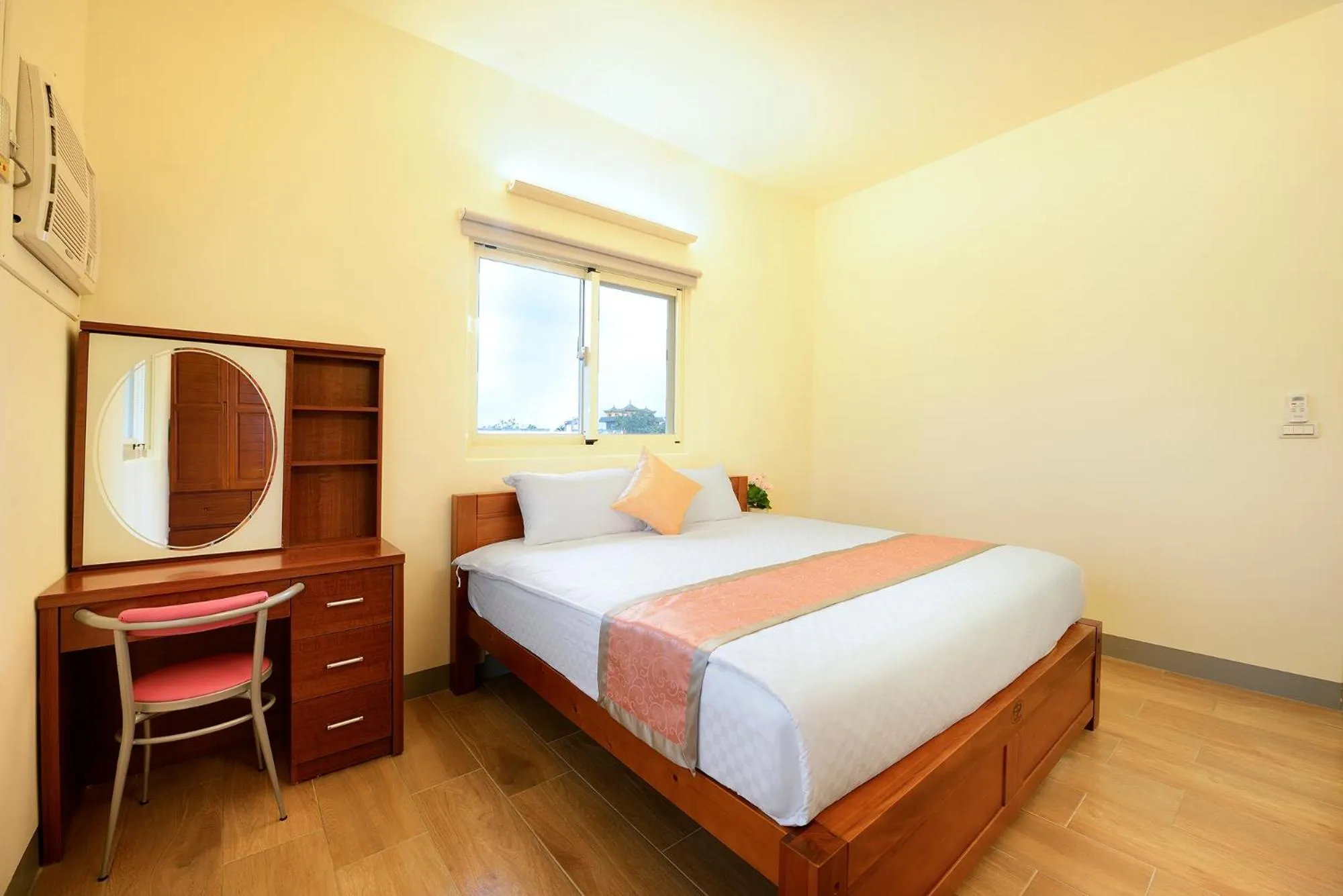 Double Room with Mountain View in 美村民宿