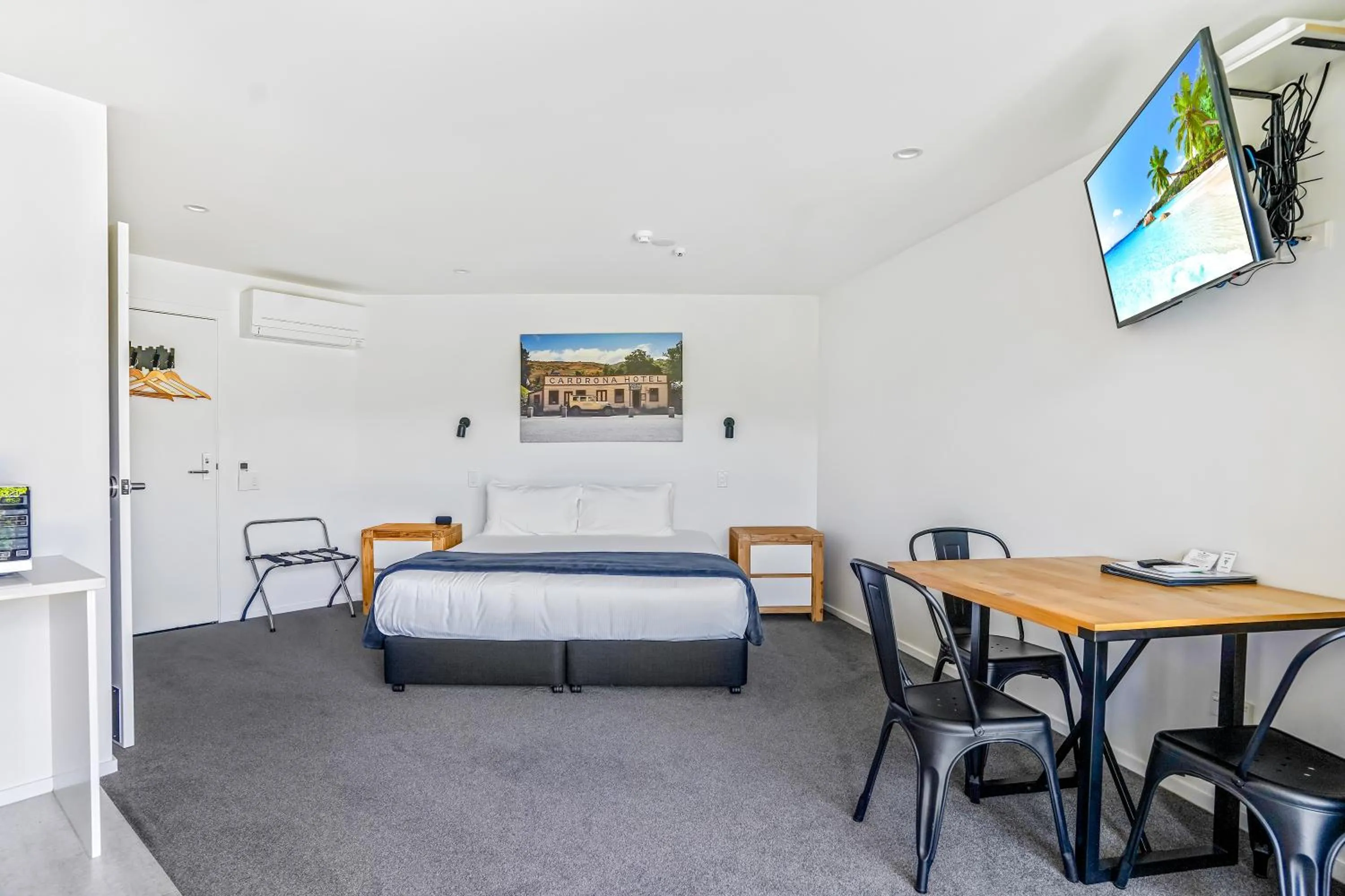 Bed in Central Park Apartments