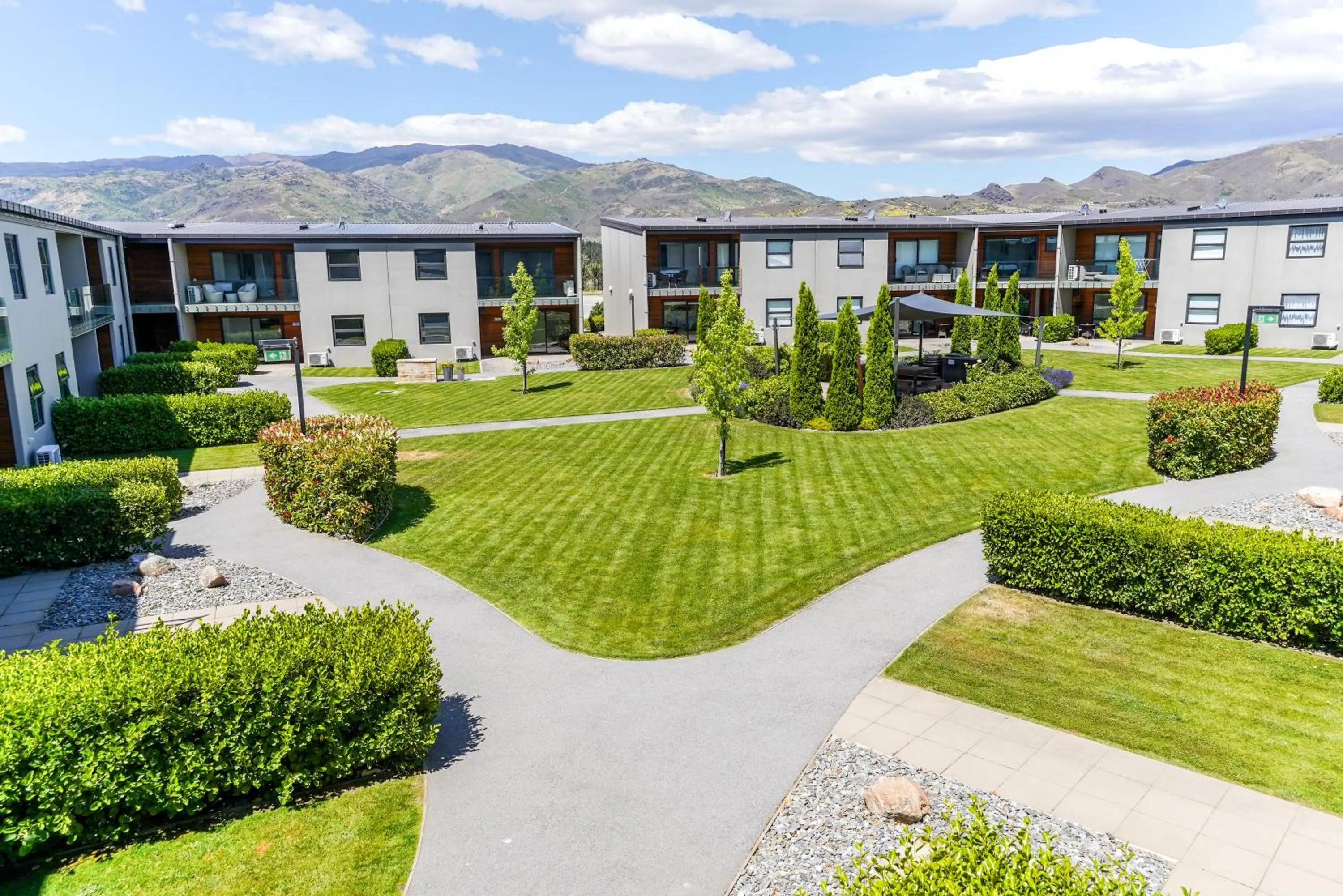 Inner courtyard view in Central Park Apartments