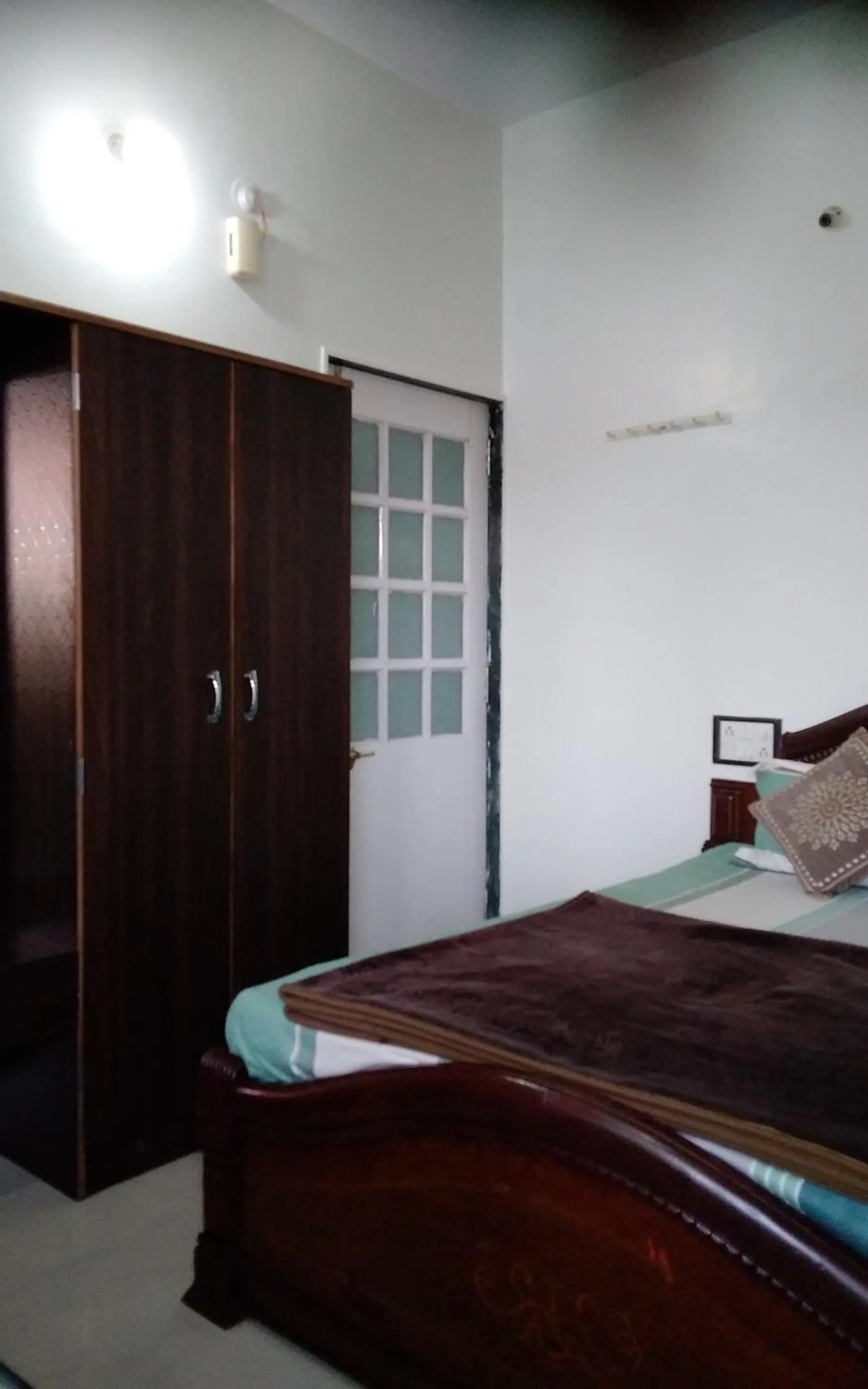 Bedroom, Bed in Om Datta Krupa Niwas Cottage