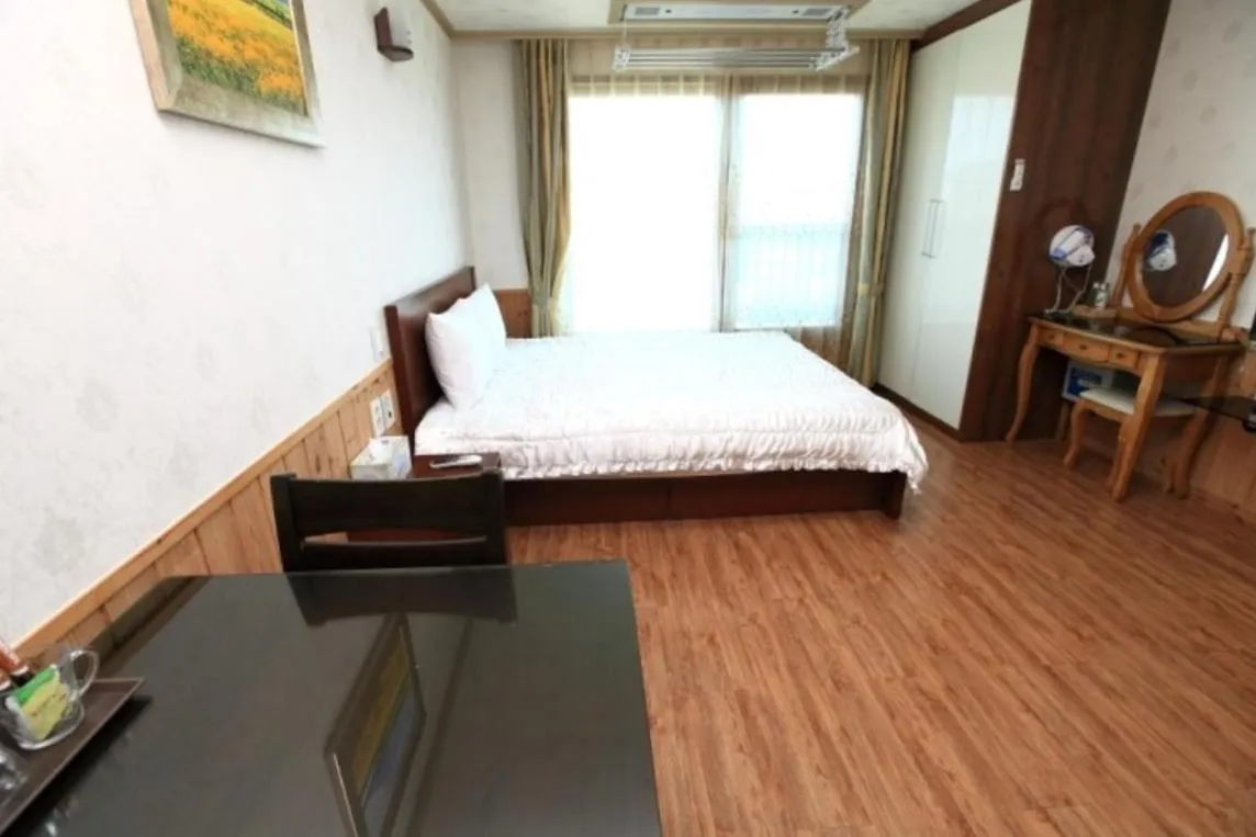 Bed in Jungmun Haesung Parktel