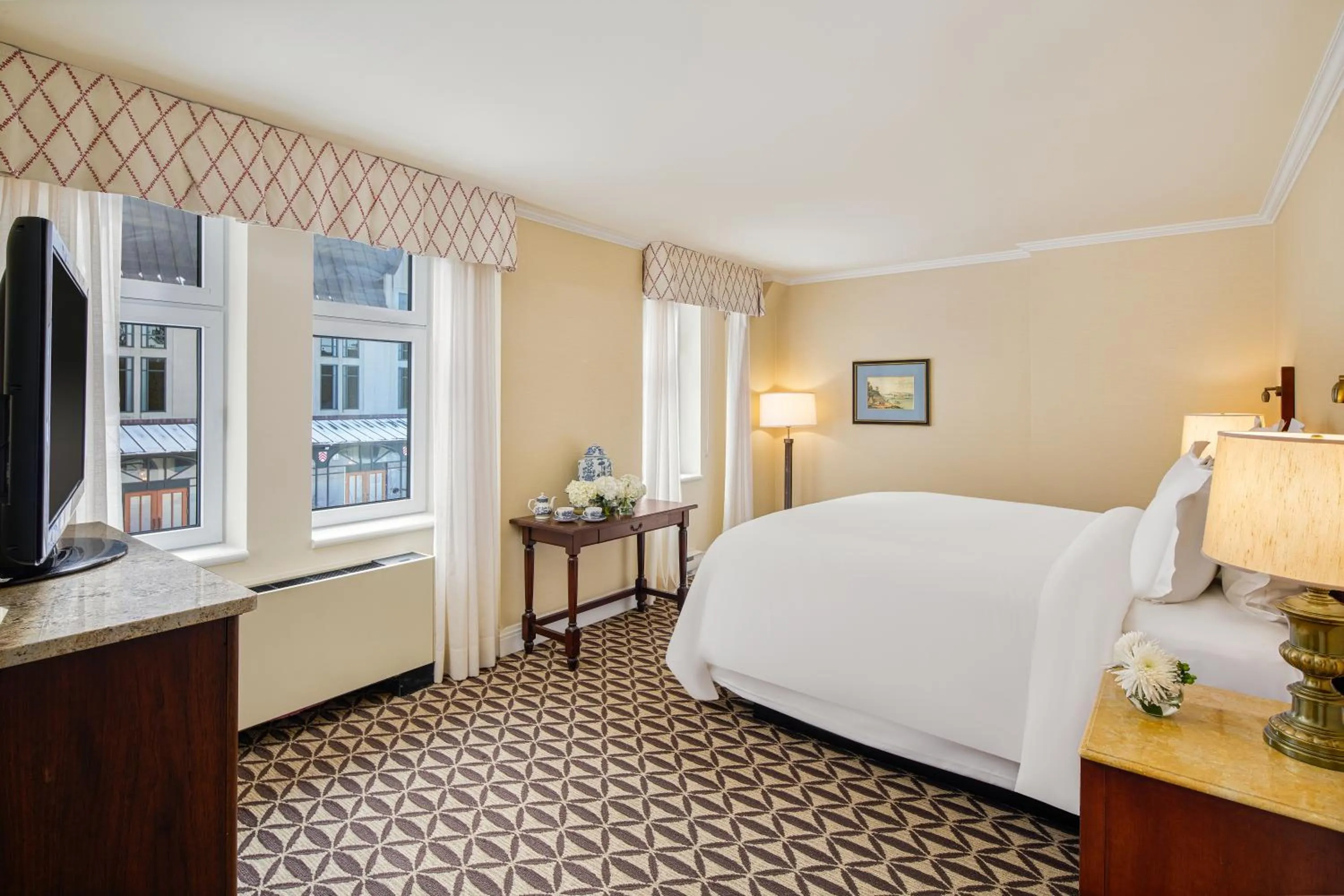 Bed in Fairmont Le Manoir Richelieu