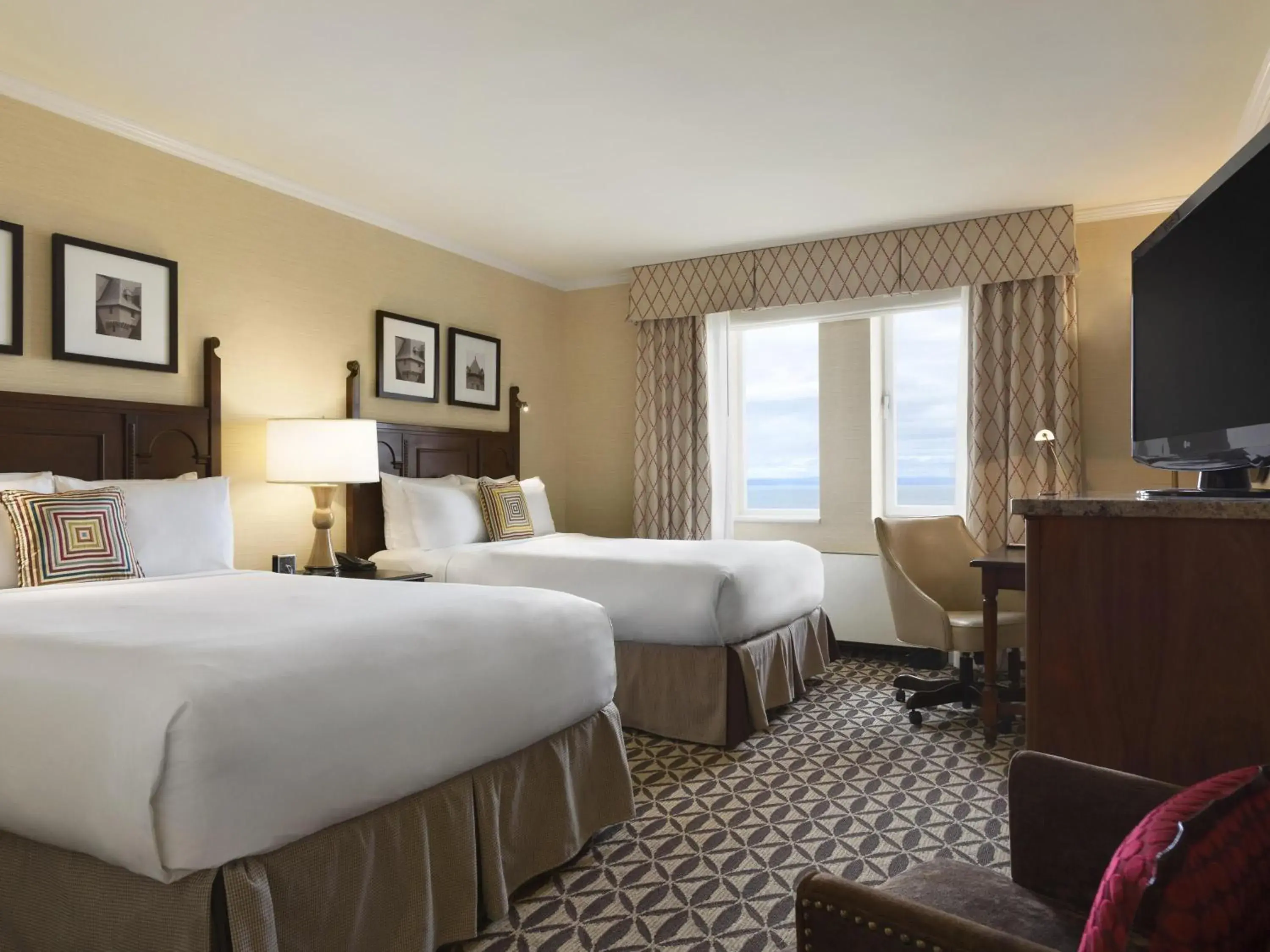 Double Room with Two Double Beds with River View in Fairmont Le Manoir Richelieu Double Room with Two Double Beds with River View in Fairmont Le Manoir Richelieu