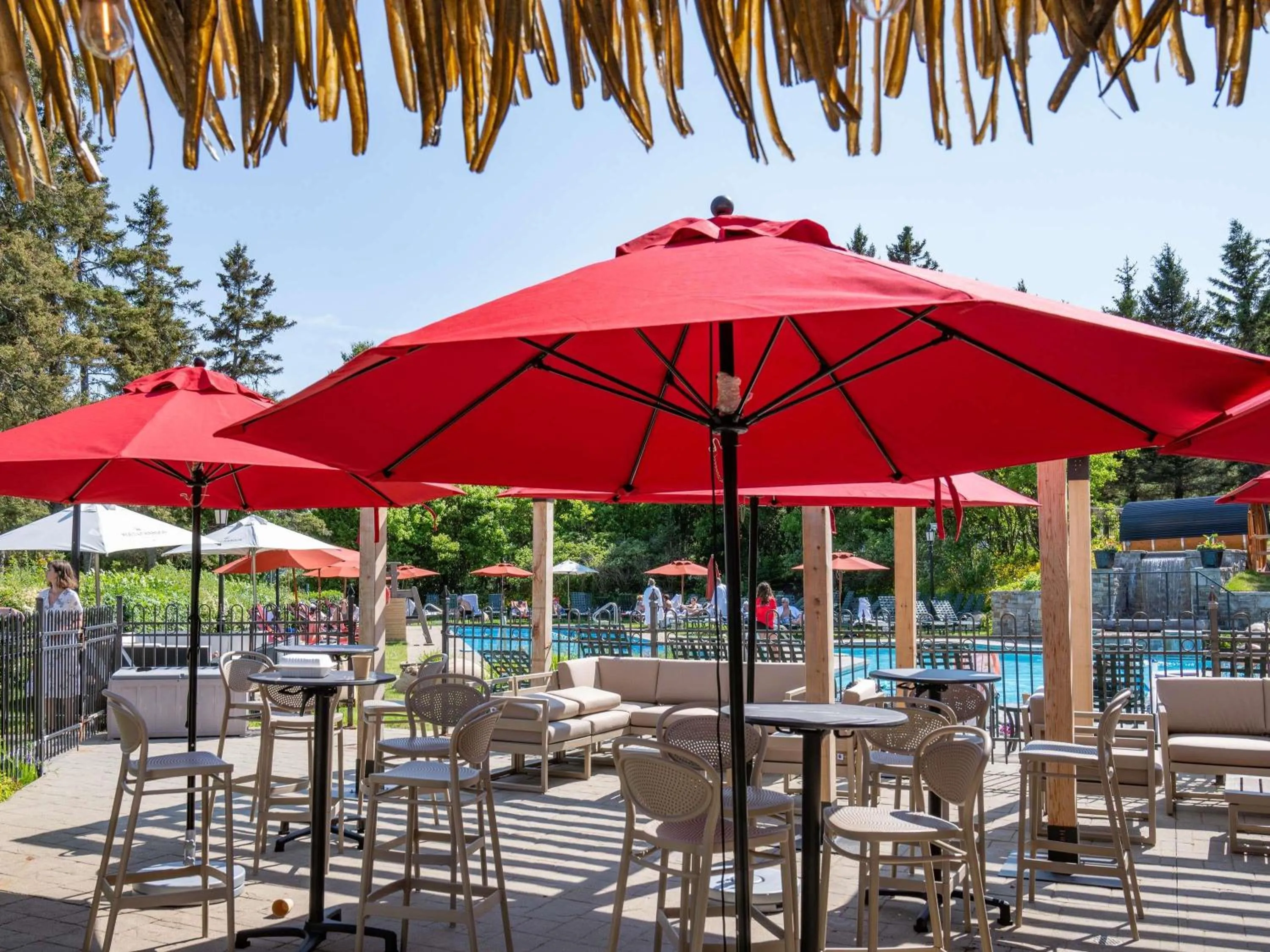 Lounge or bar in Fairmont Le Manoir Richelieu