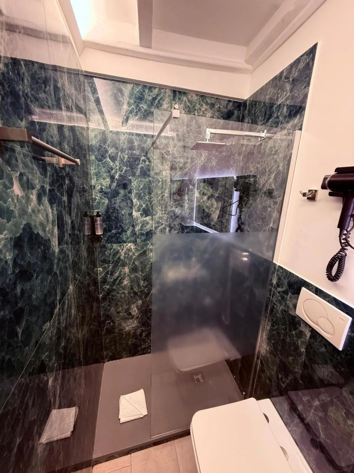 Shower in iRooms - Spanish Steps