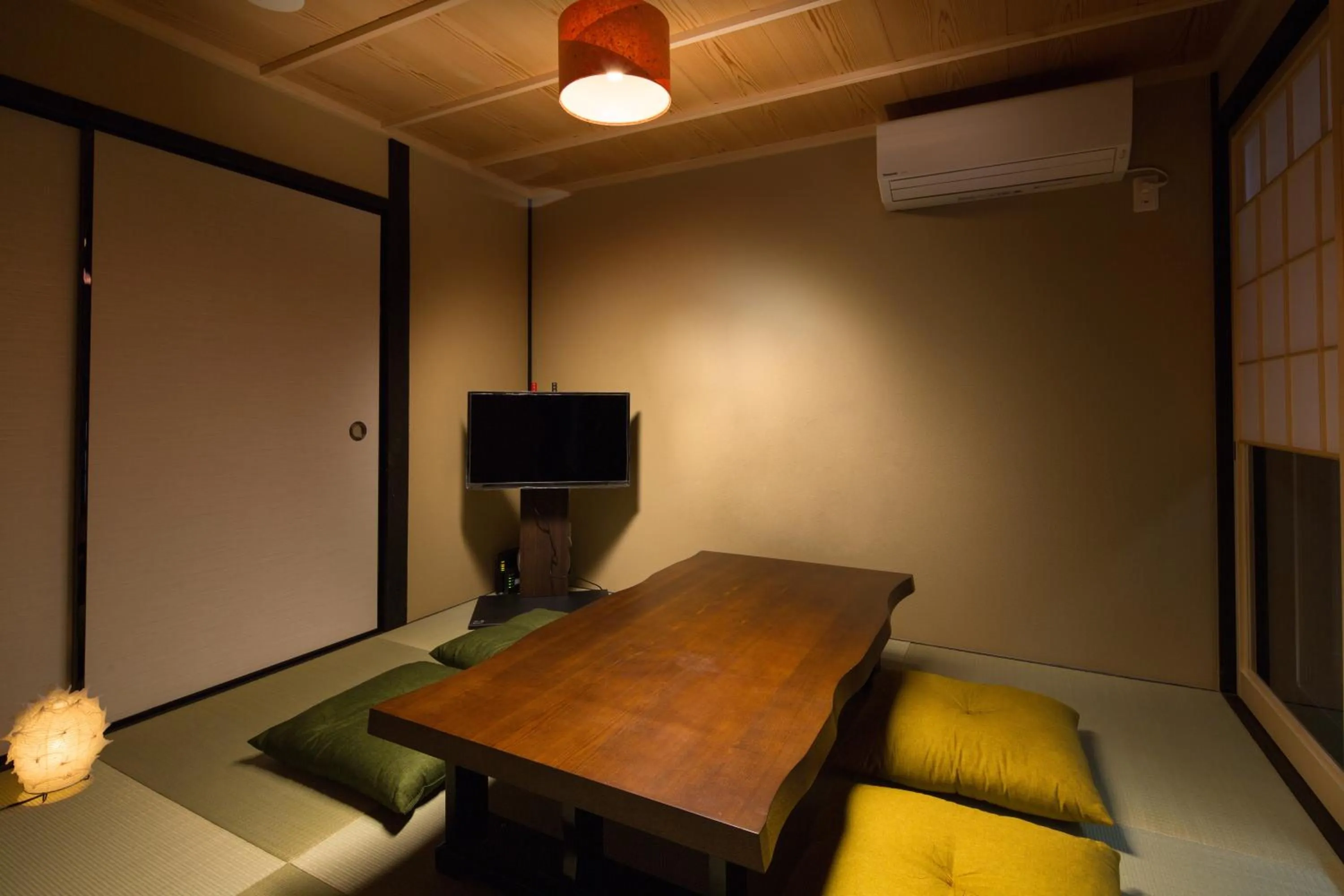 Dining area in Tsumugi Matsubara Sakaimachi