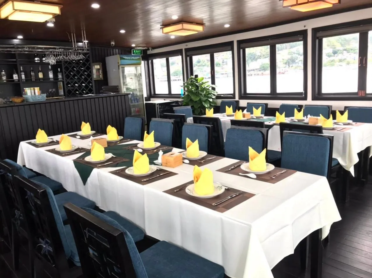 Restaurant/places to eat in Garden Legend Cruise