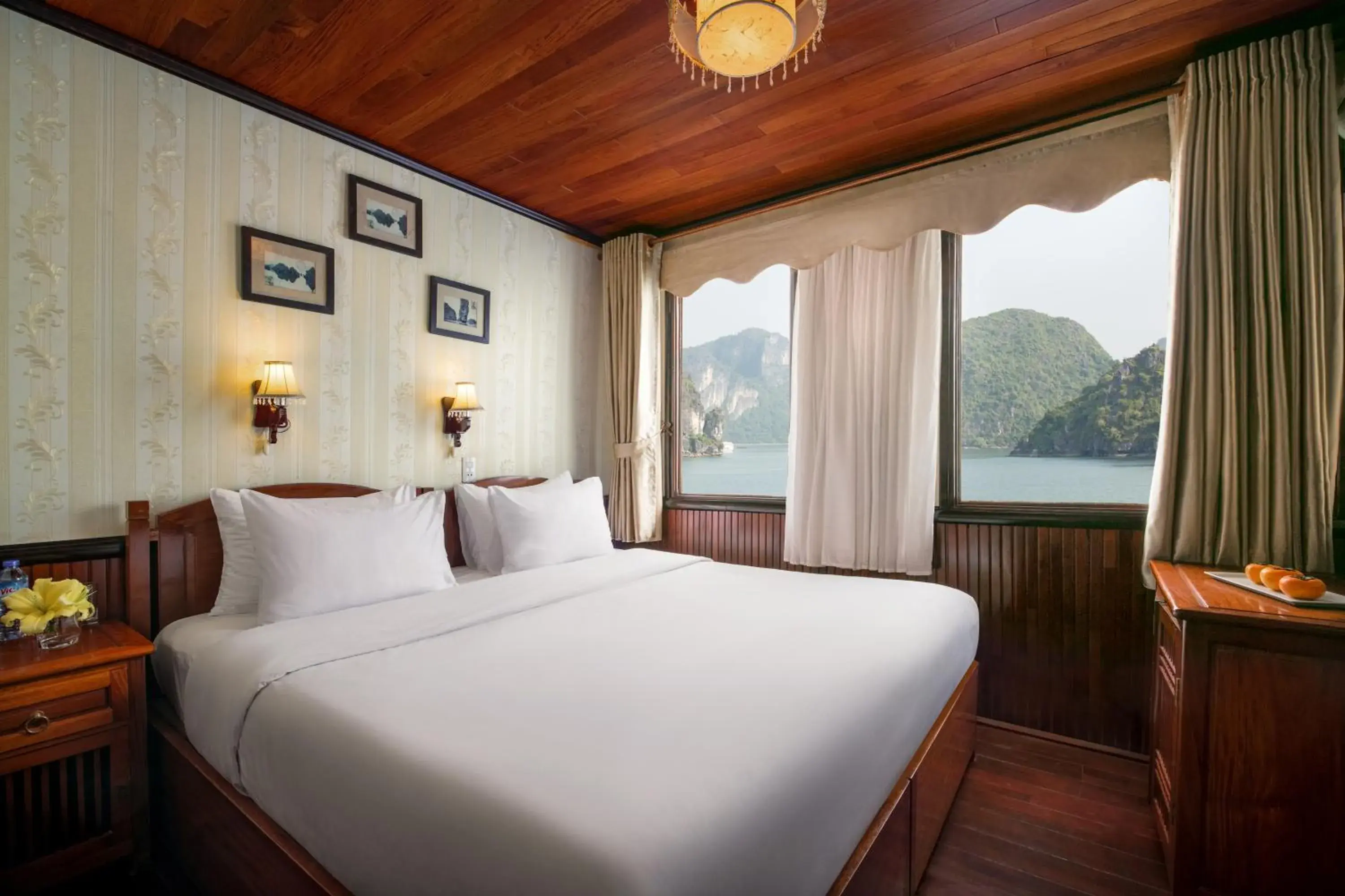 Deluxe Double or Twin Room with Sea View in Garden Bay Legend Cruise Deluxe Double or Twin Room with Sea View in Garden Bay Legend Cruise