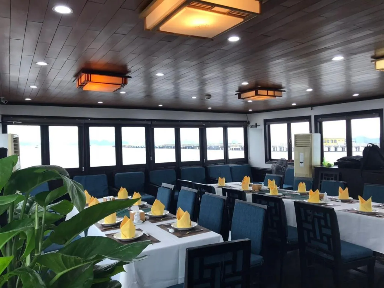 Restaurant/places to eat in Garden Legend Cruise