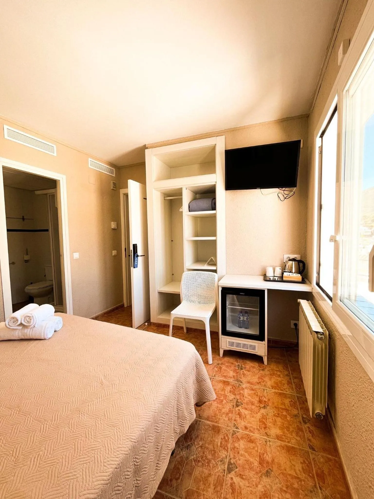 Photo of the whole room, Bed in La Fonda