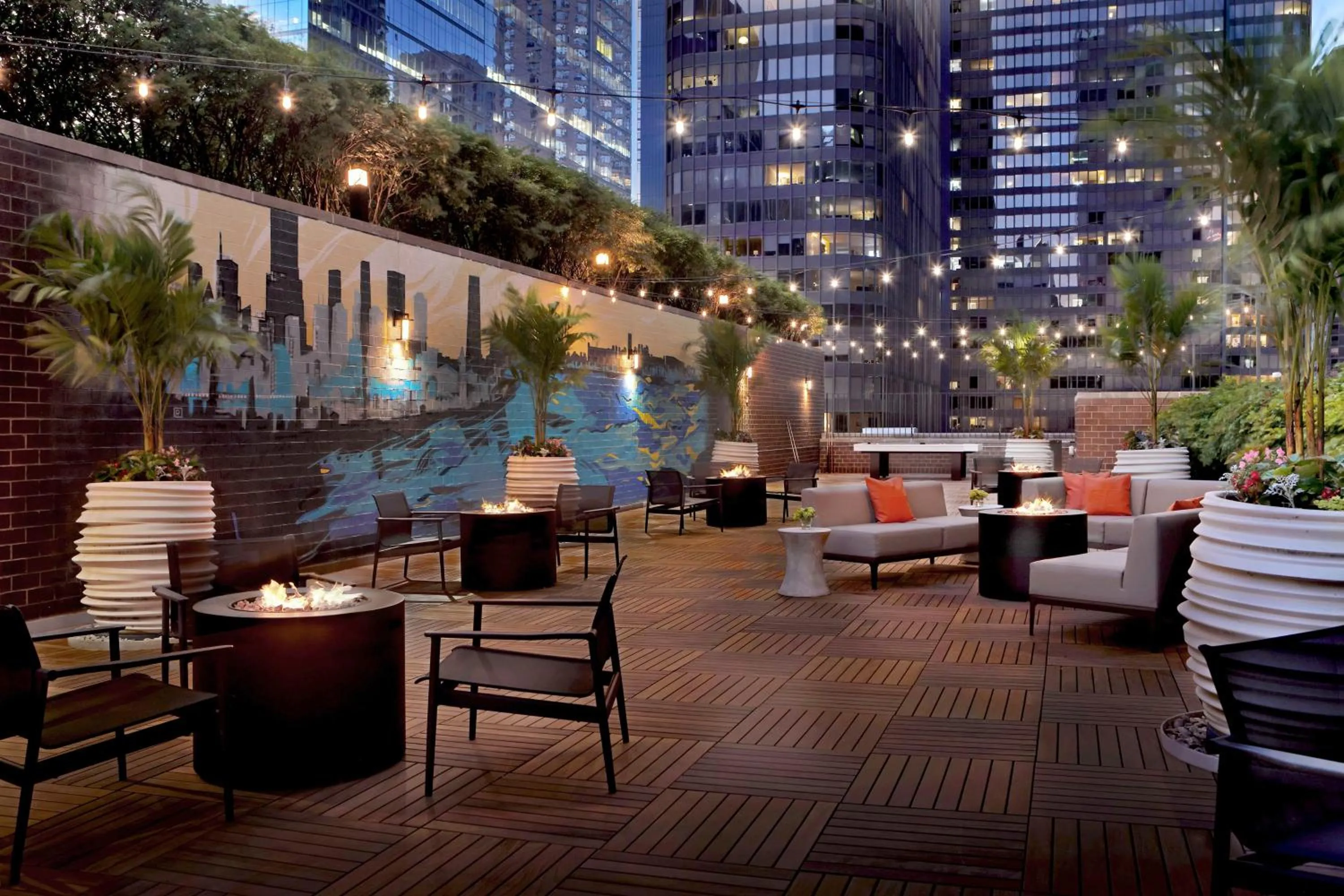 Patio in DoubleTree by Hilton Chicago Magnificent Mile