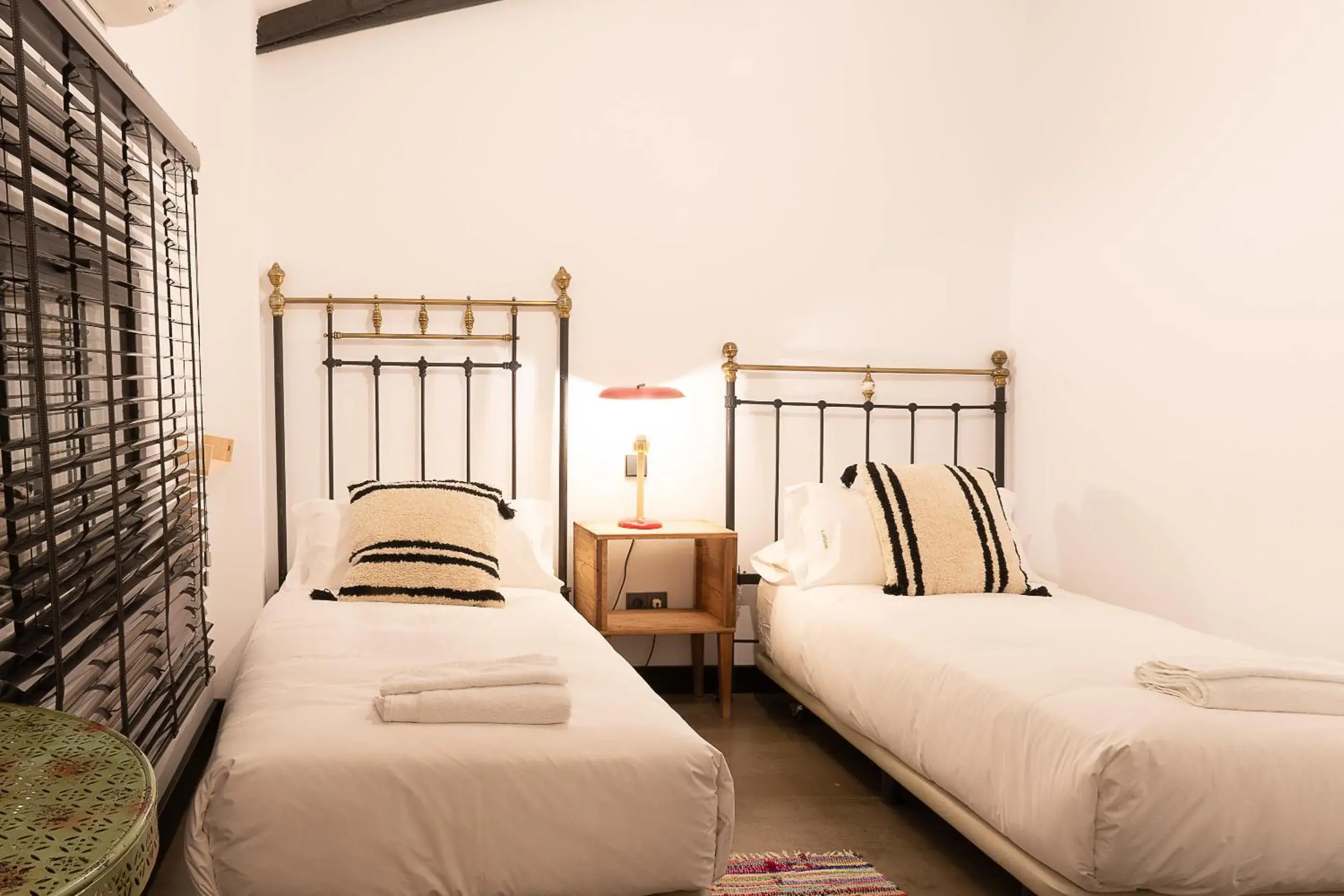 Twin Room with Private Bathroom in LaNave Twin Room with Private Bathroom in LaNave