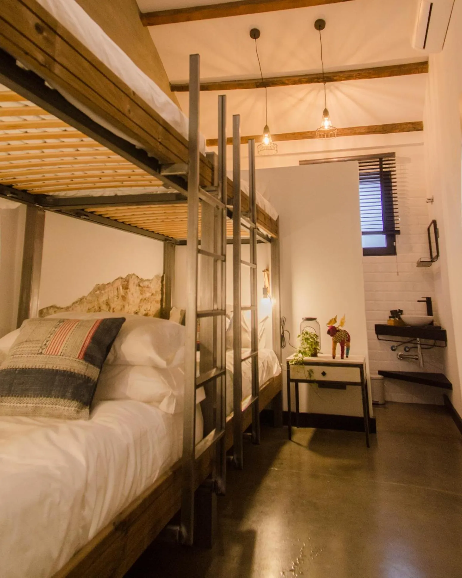 bunk bed, Bed in LaNave