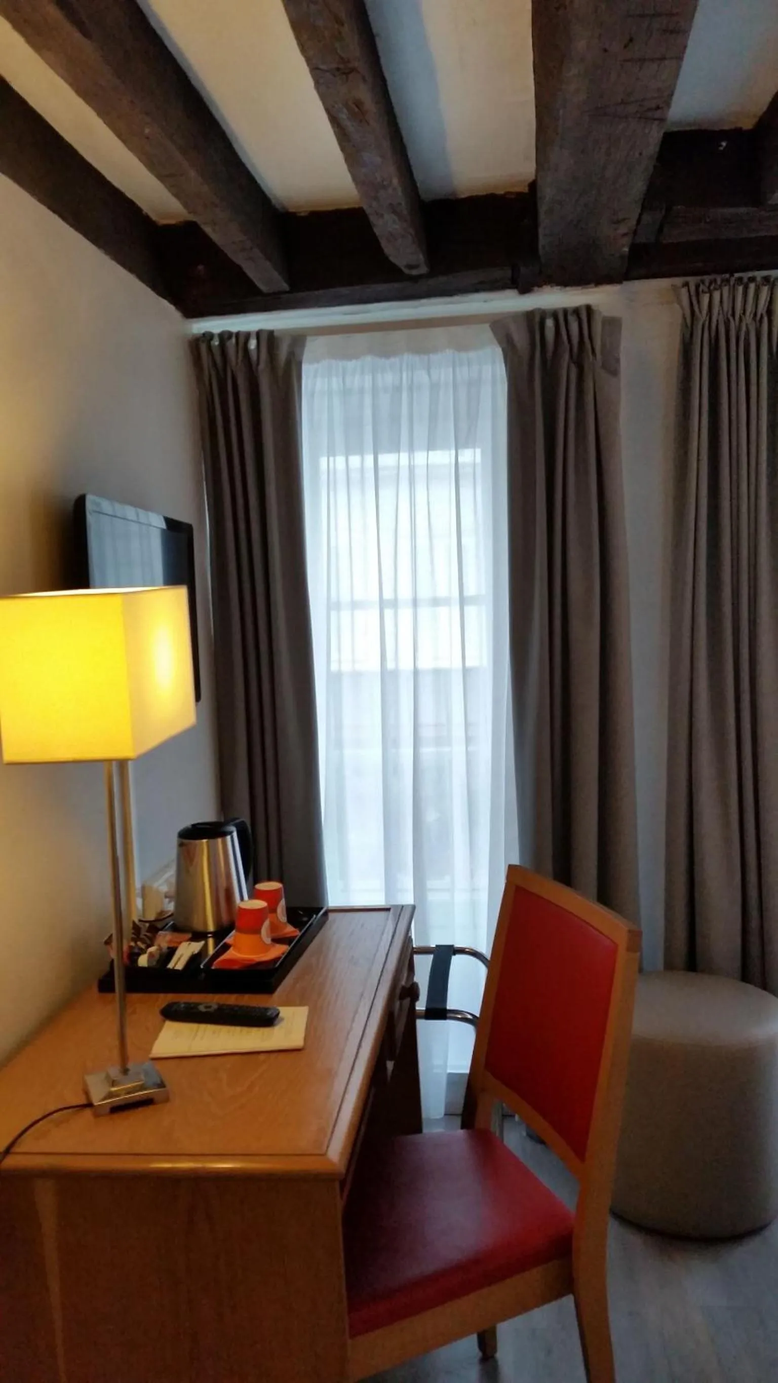 Coffee/tea facilities in Hôtel Le Compostelle