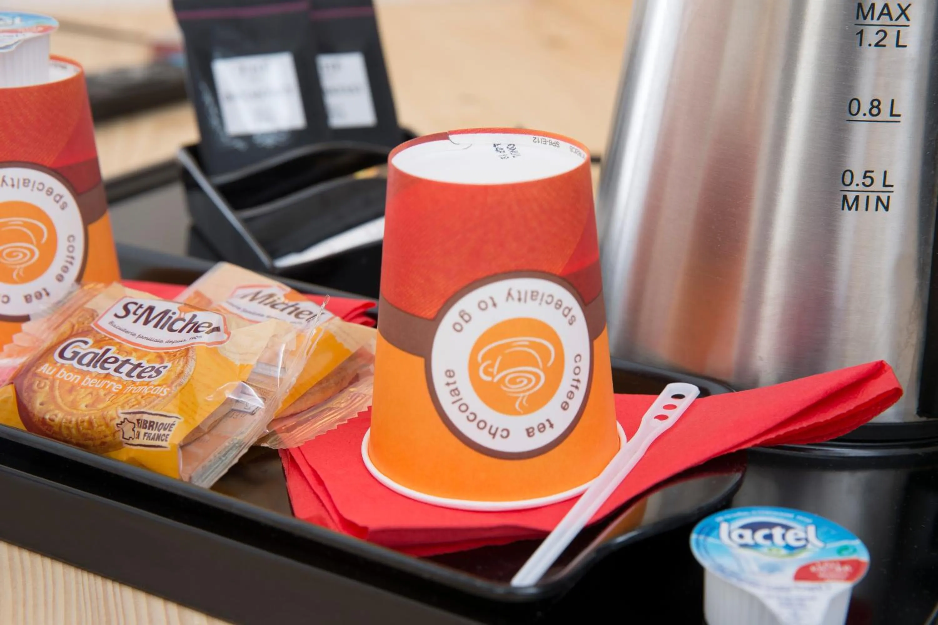 Coffee/tea facilities in Hôtel Le Compostelle