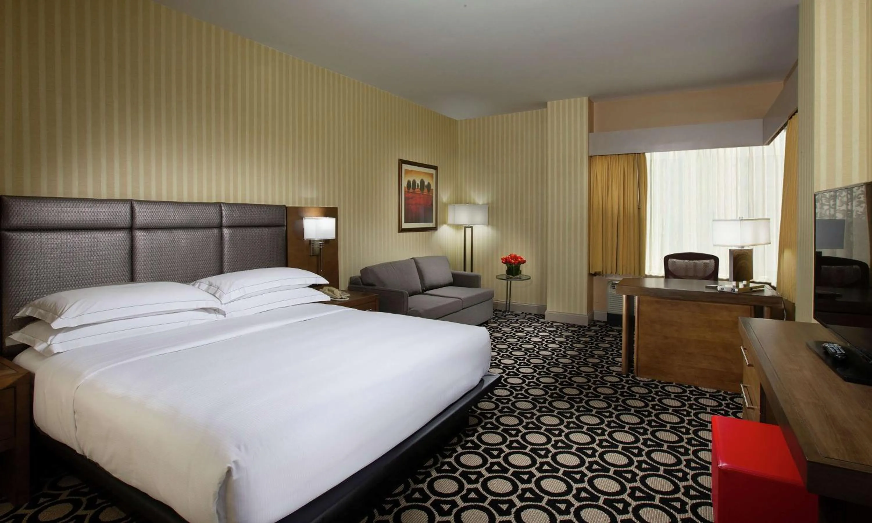 Bedroom, Bed in Hilton Chicago/Northbrook