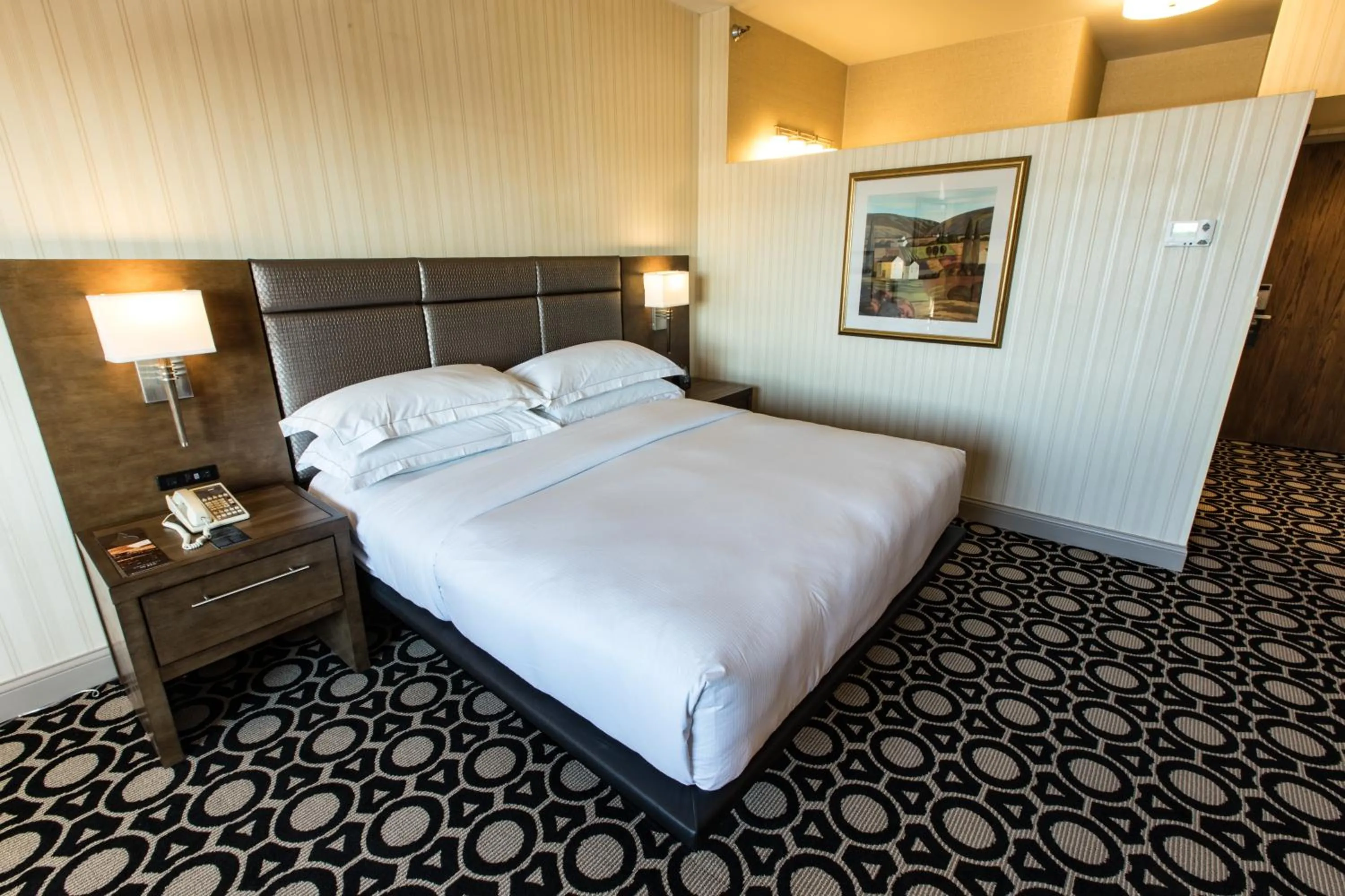 Bedroom, Bed in Hilton Chicago/Northbrook