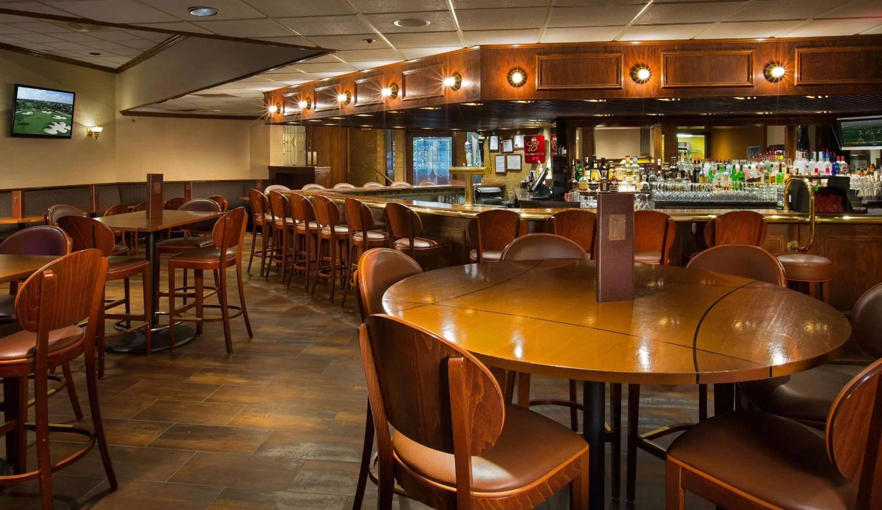 Restaurant/places to eat in Hilton Chicago/Northbrook