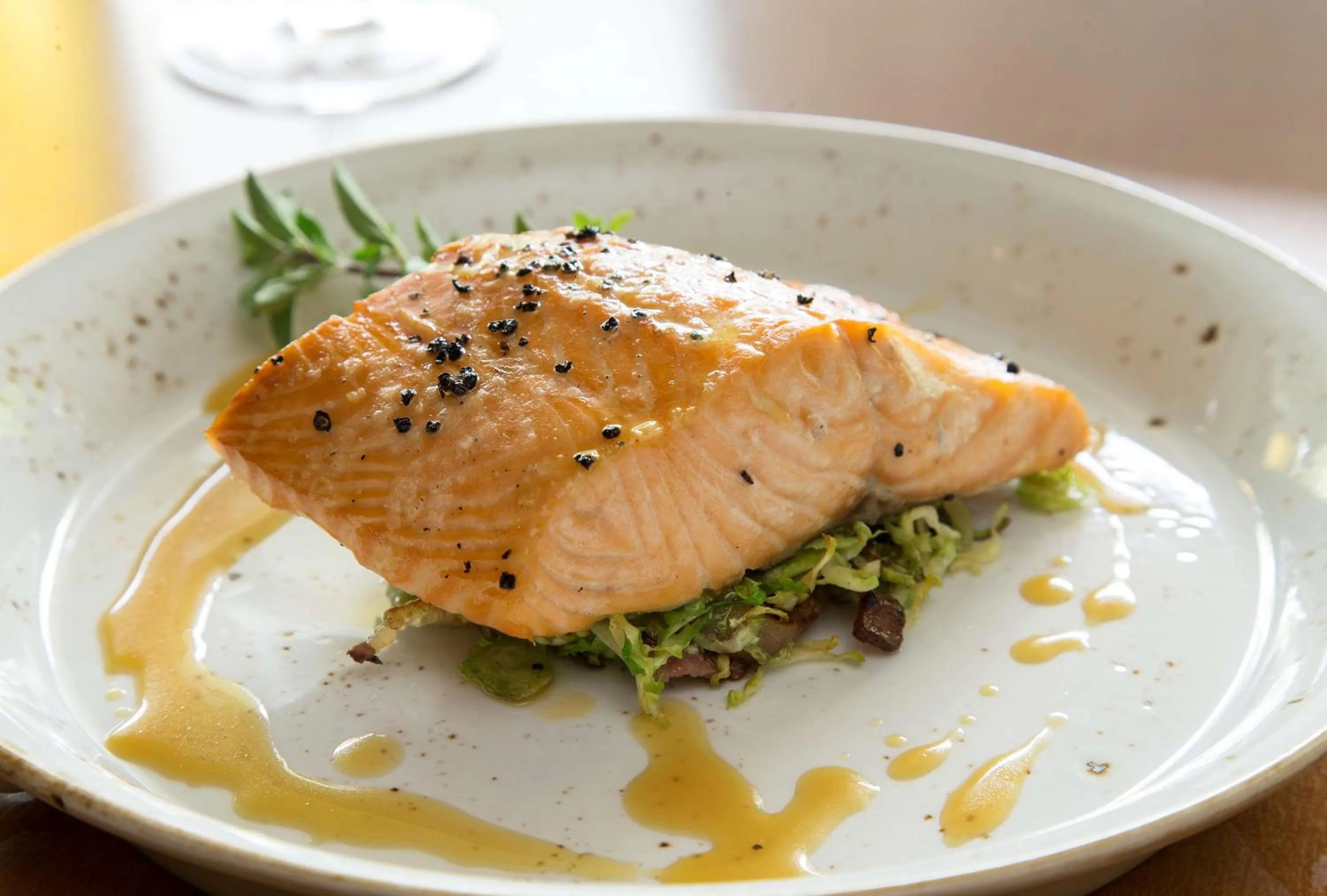 Restaurant/places to eat in Hilton Chicago/Northbrook