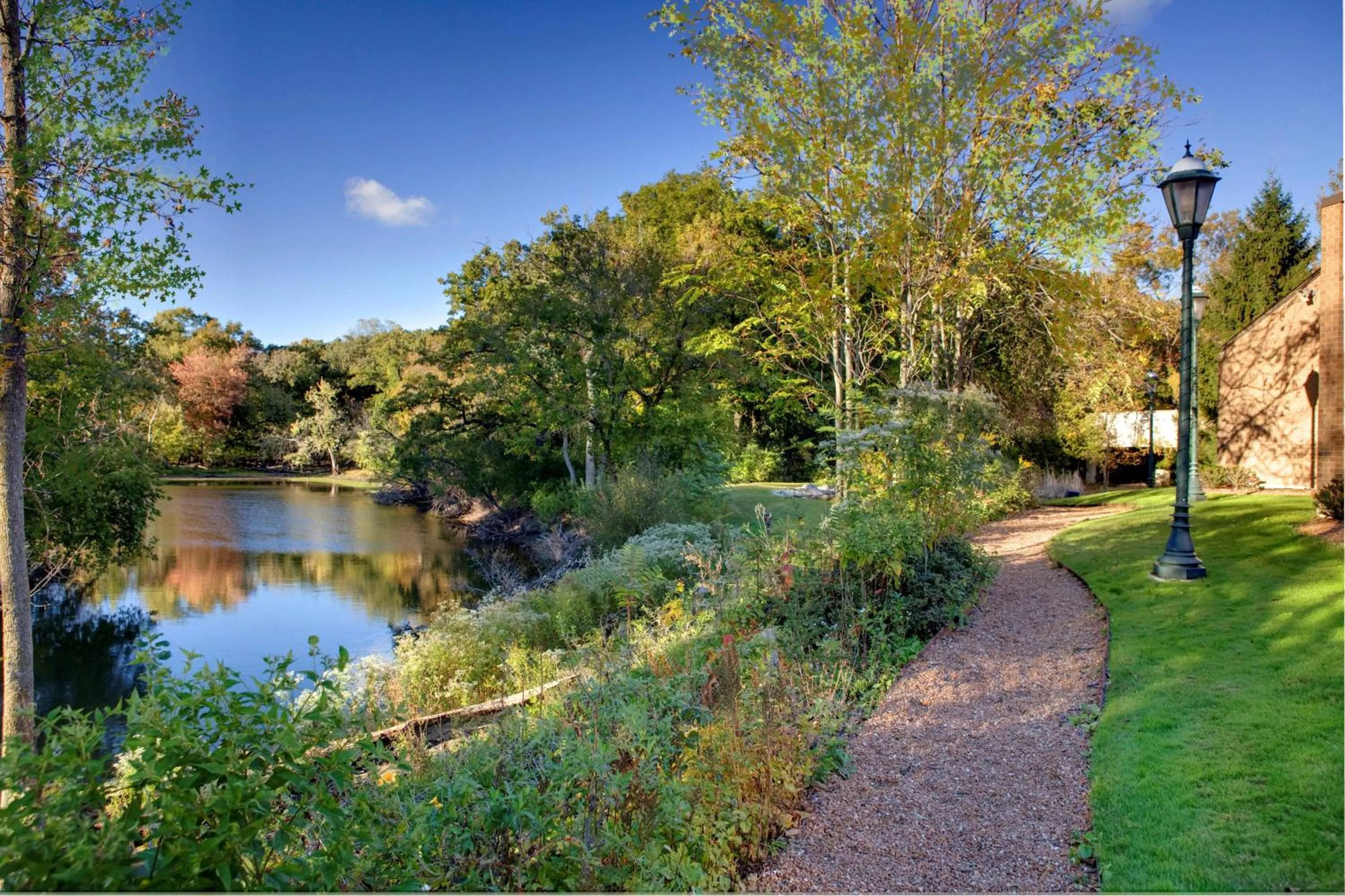 Property building in Hilton Chicago/Northbrook