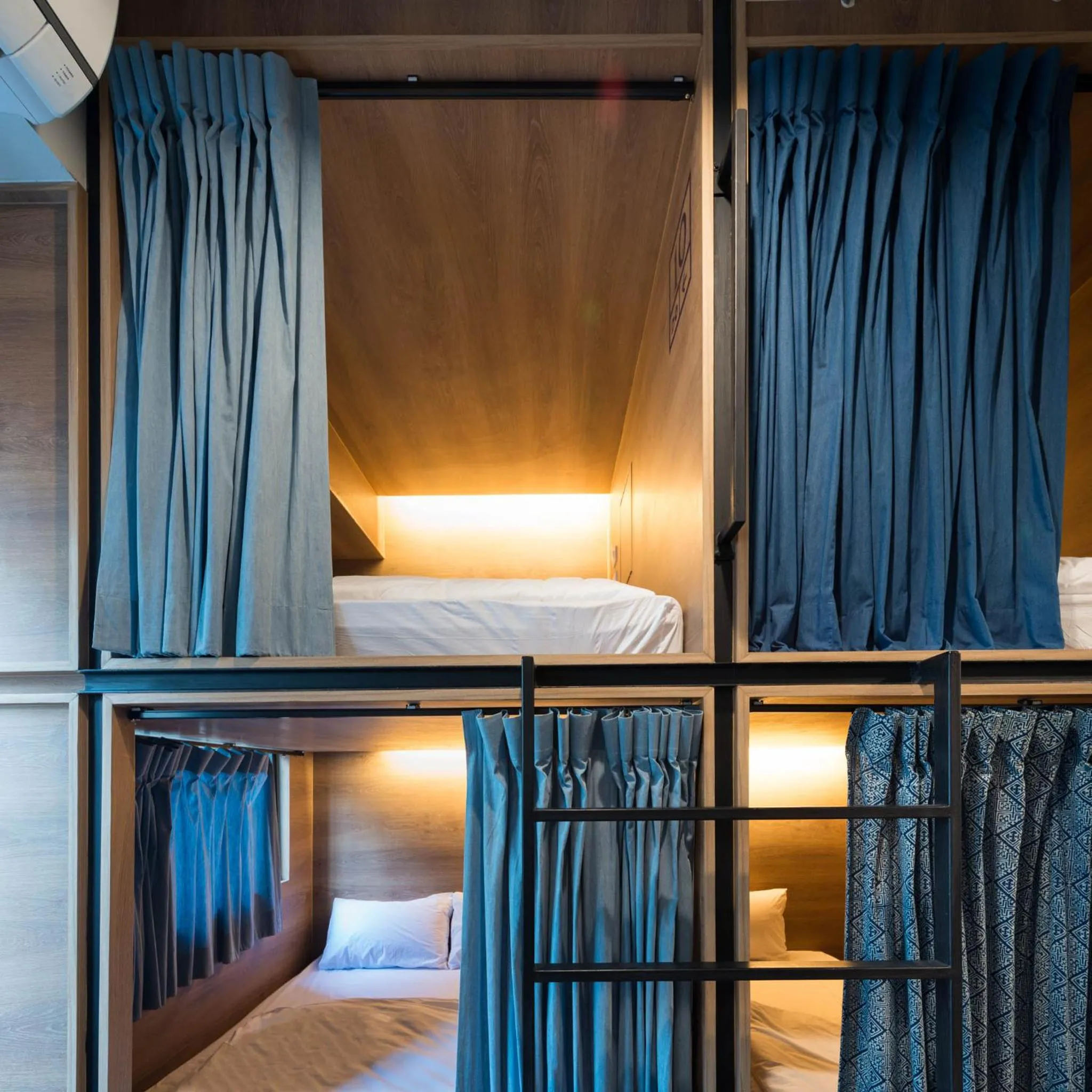 bunk bed, Bed in Natee Hostel