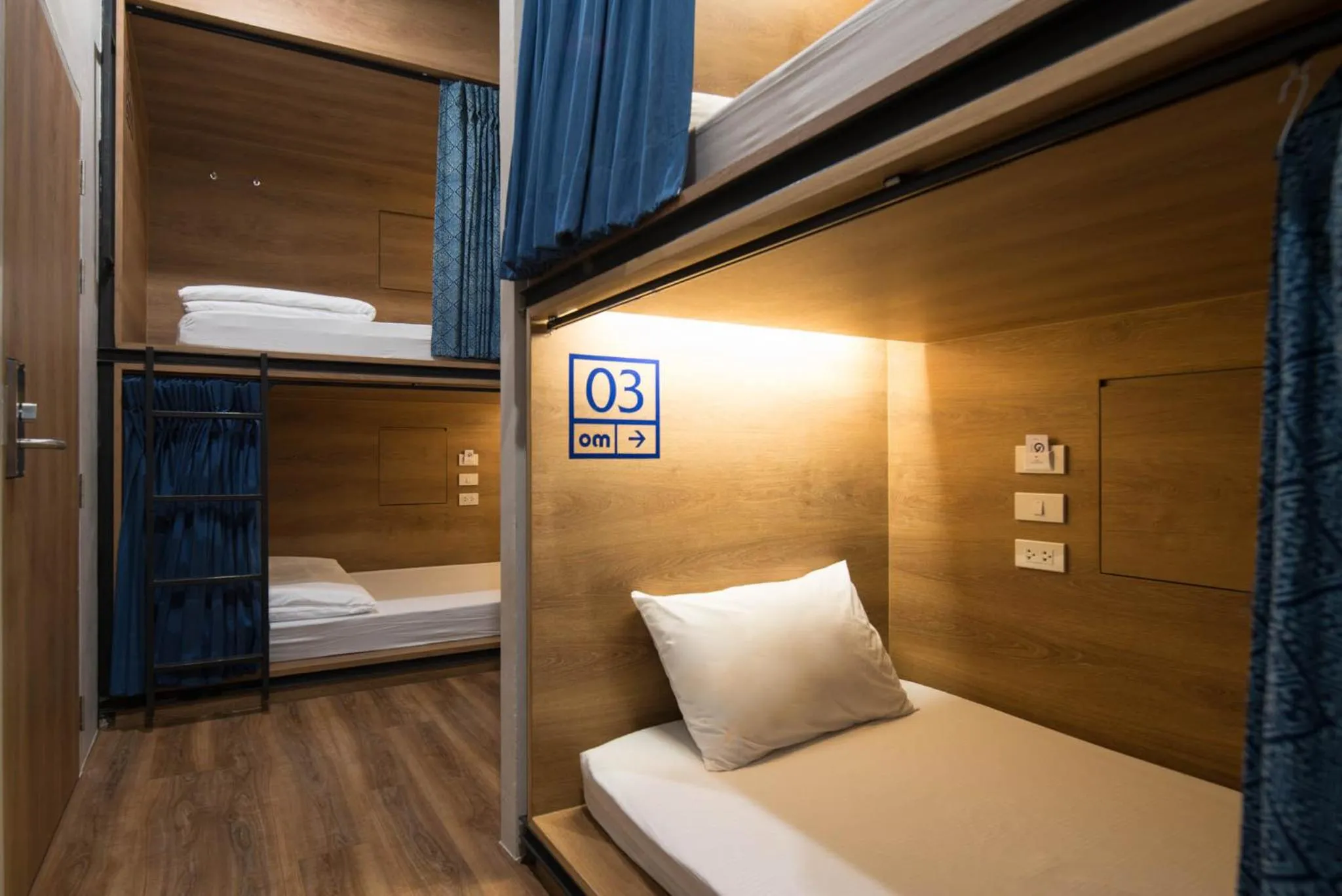 bunk bed, Bed in Natee Hostel