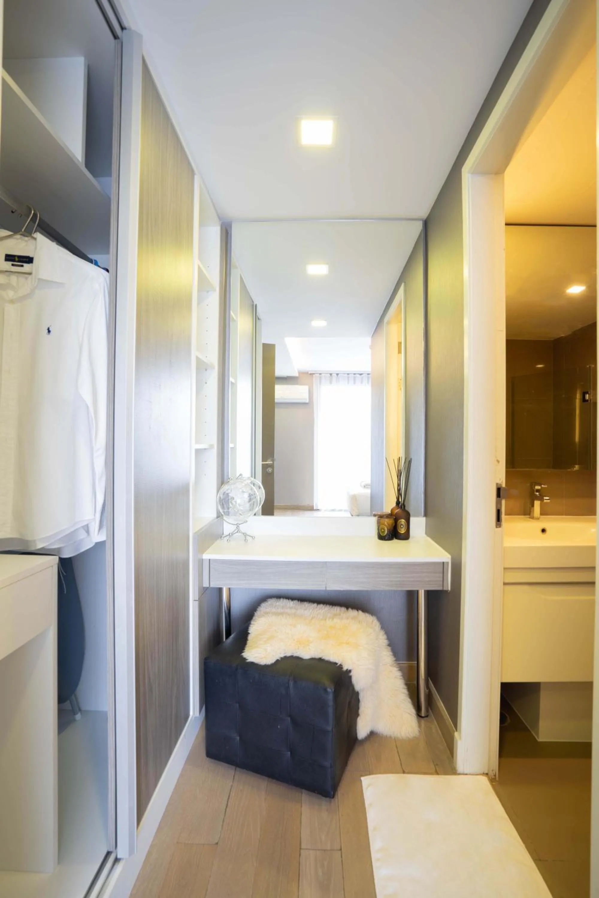 Bed in Dazzle Residence