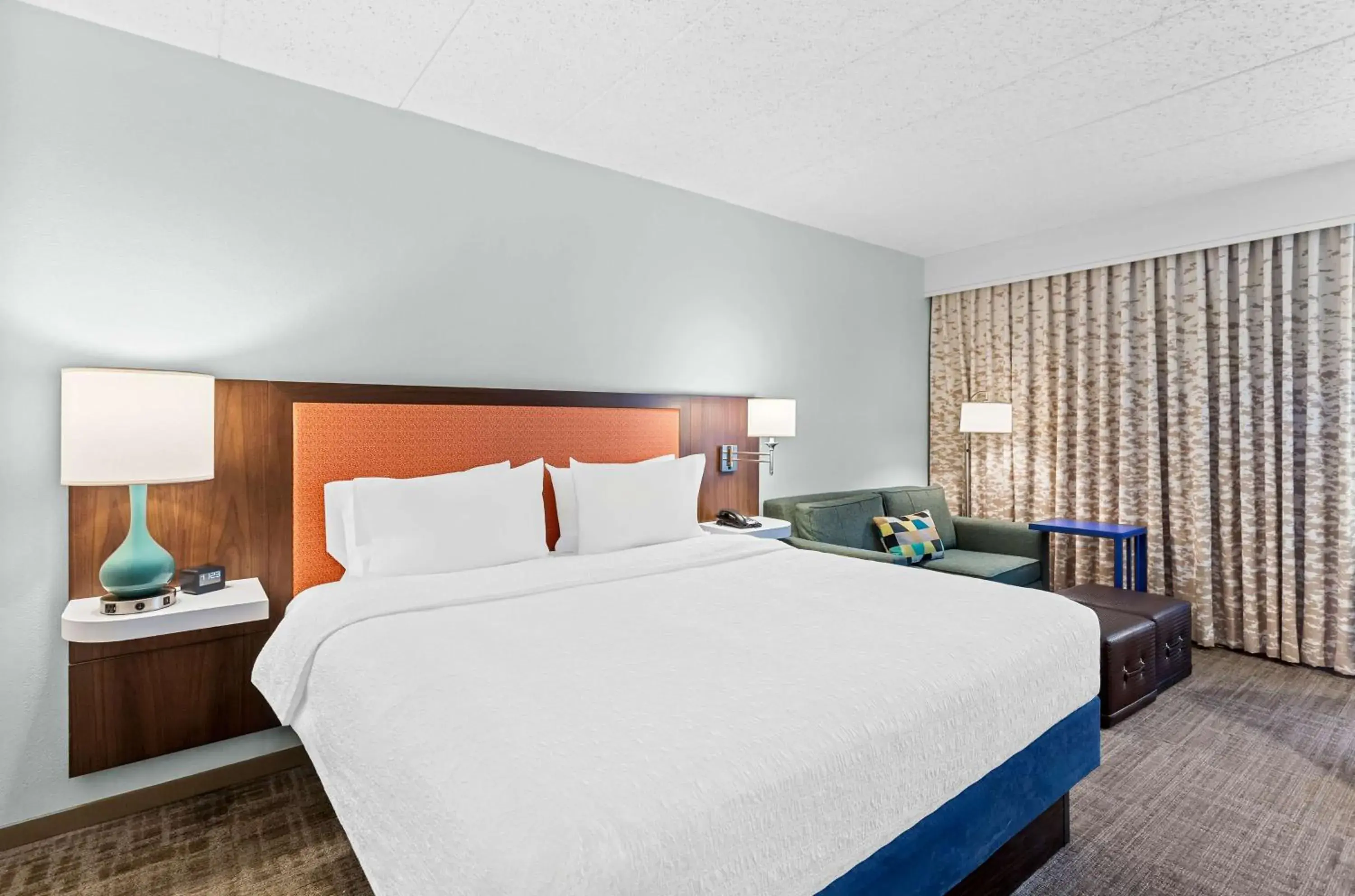 King Room with Sofa Bed and Study - Non-Smoking in Hampton Inn Chicago-Naperville King Room with Sofa Bed and Study - Non-Smoking in Hampton Inn Chicago-Naperville