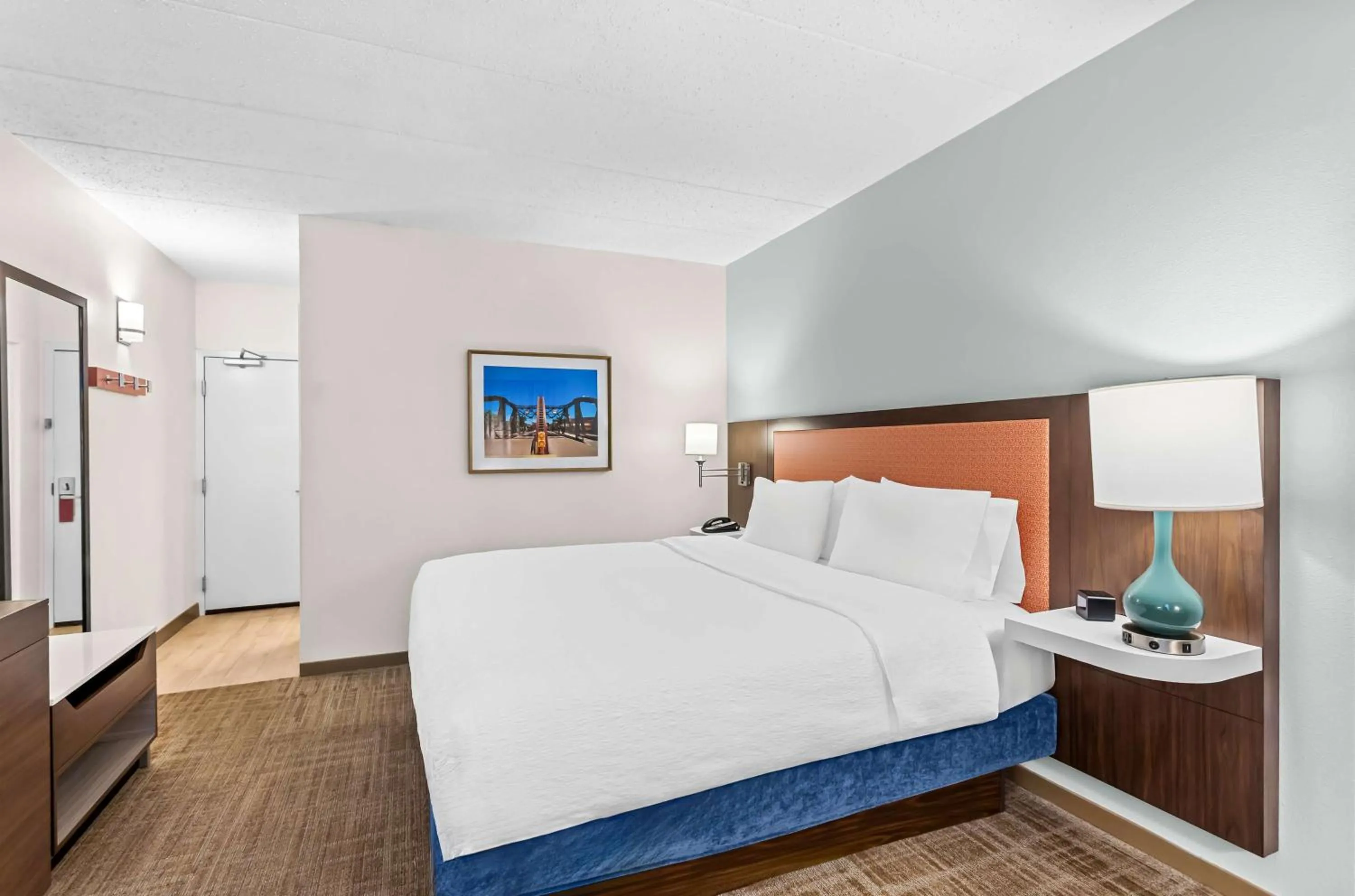 Bed in Hampton Inn Chicago-Naperville