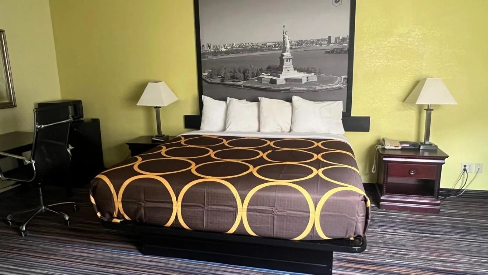 Bed in Super 8 by Wyndham Albany